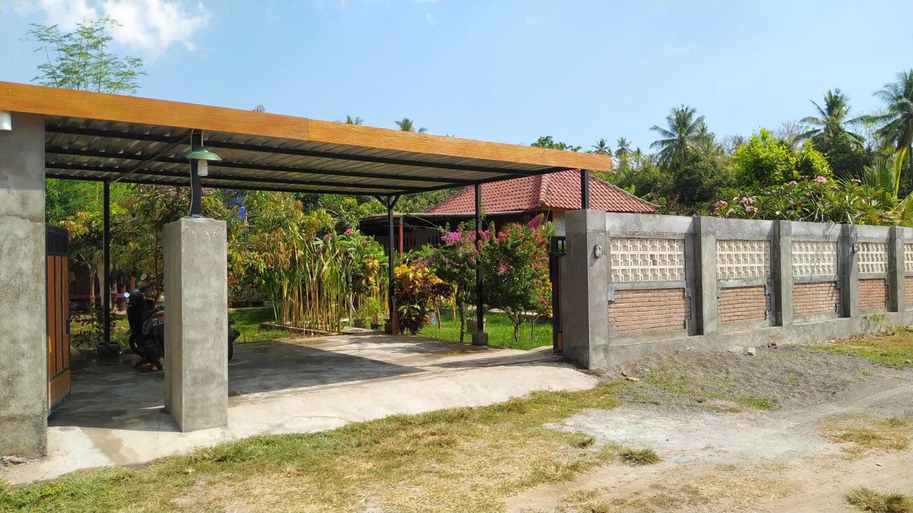 Side house