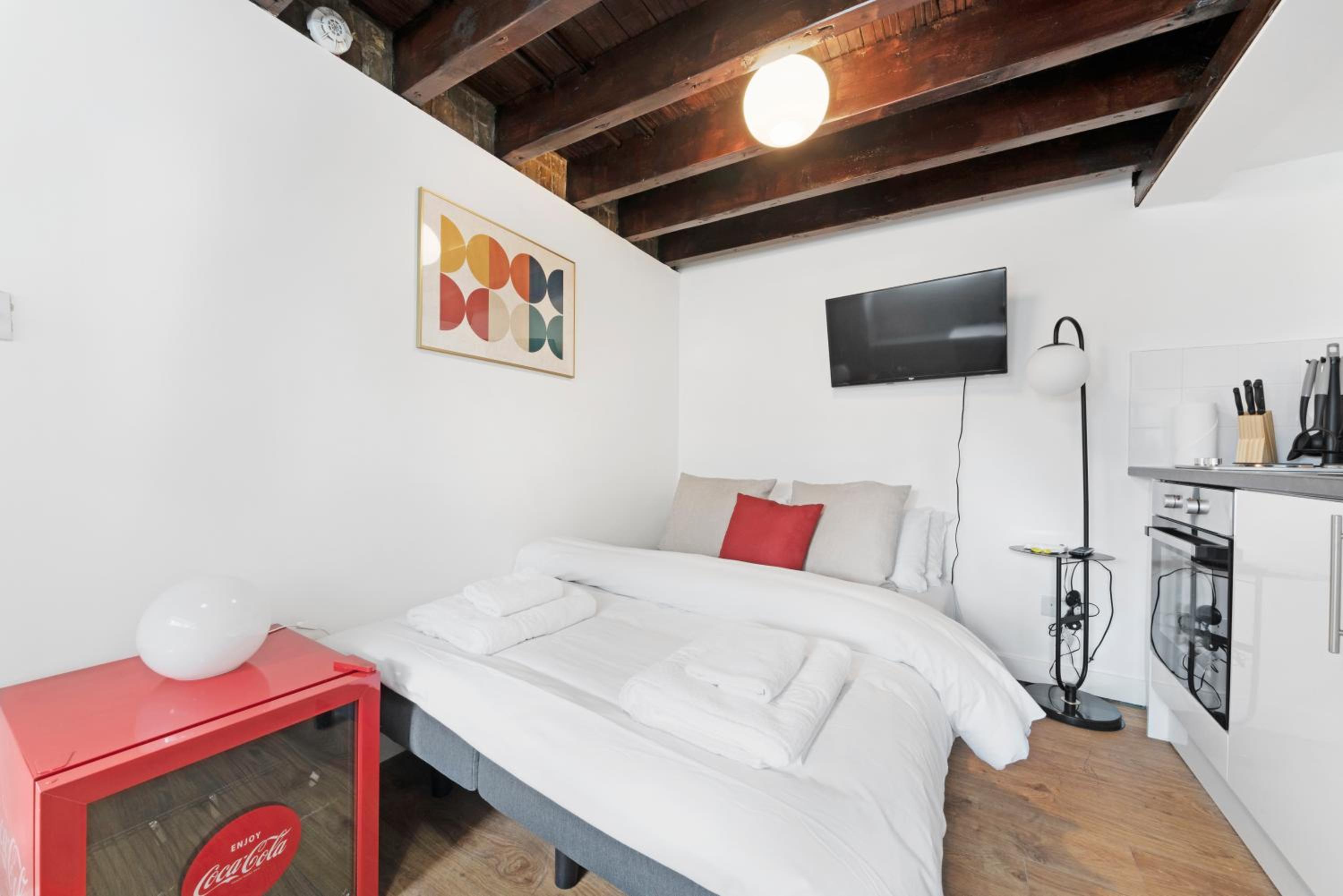 Archway Station Studio - inexpensive pied-à-terre view 3