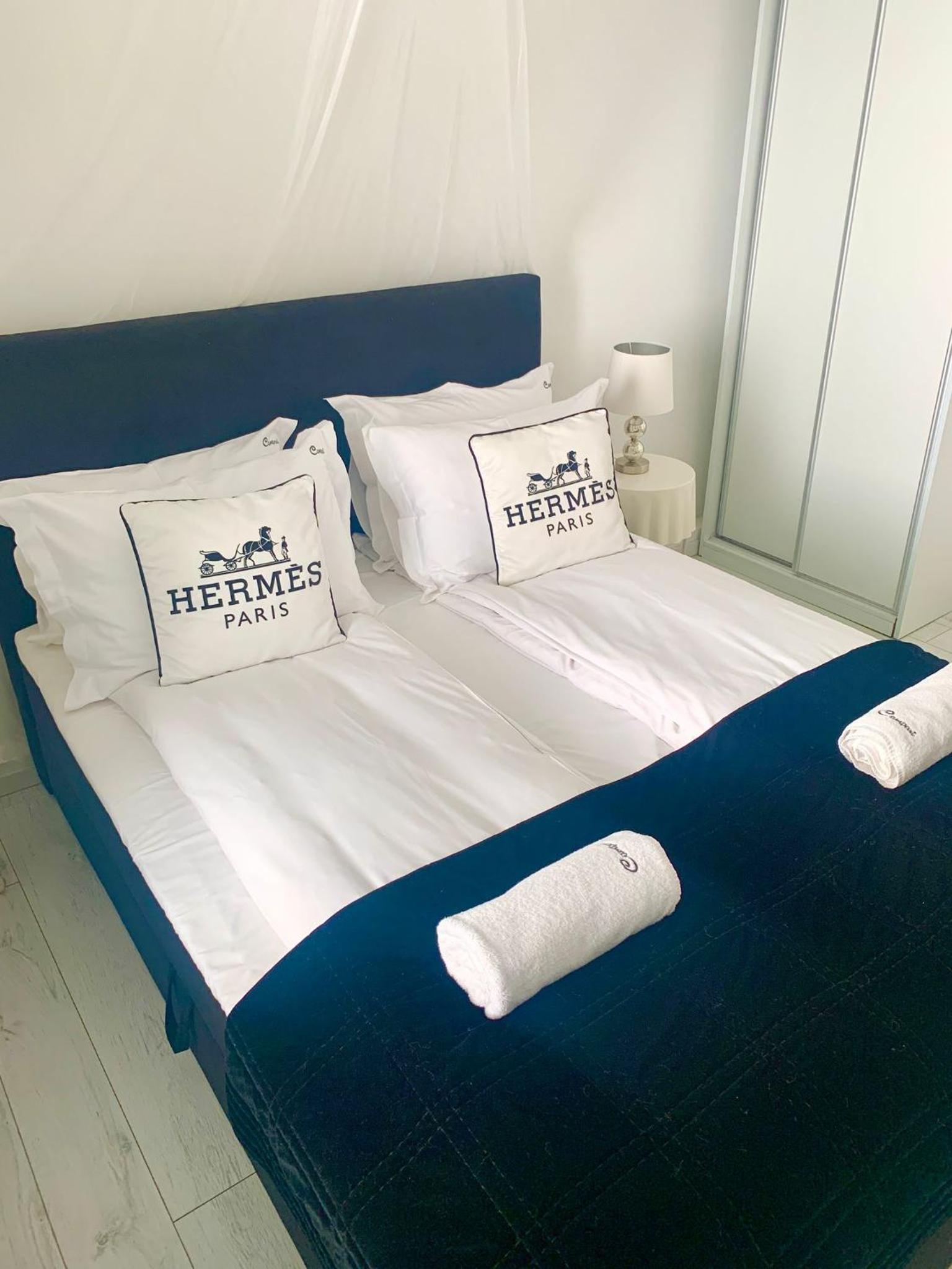 Perfect Stay - 