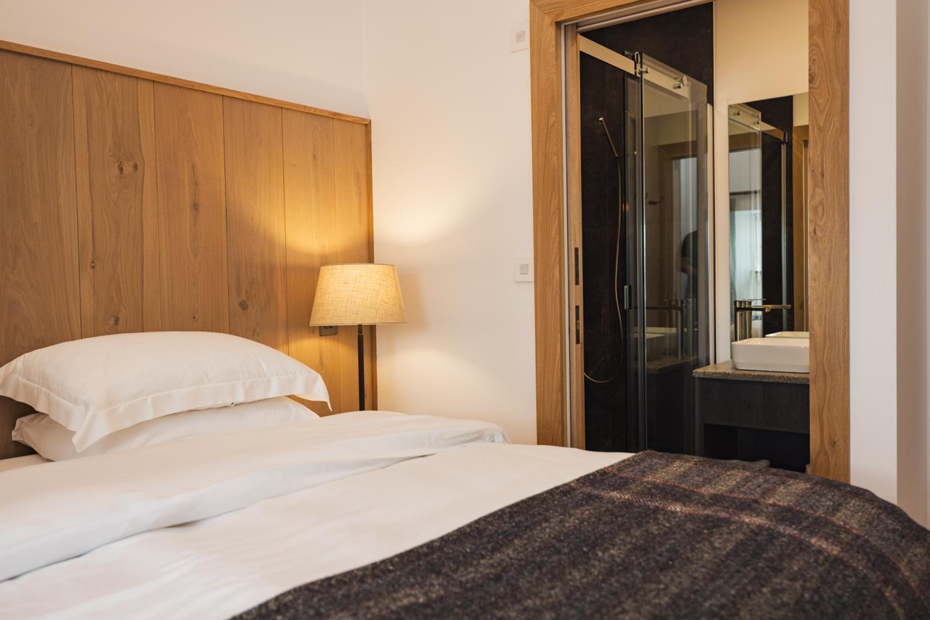 Photo 143