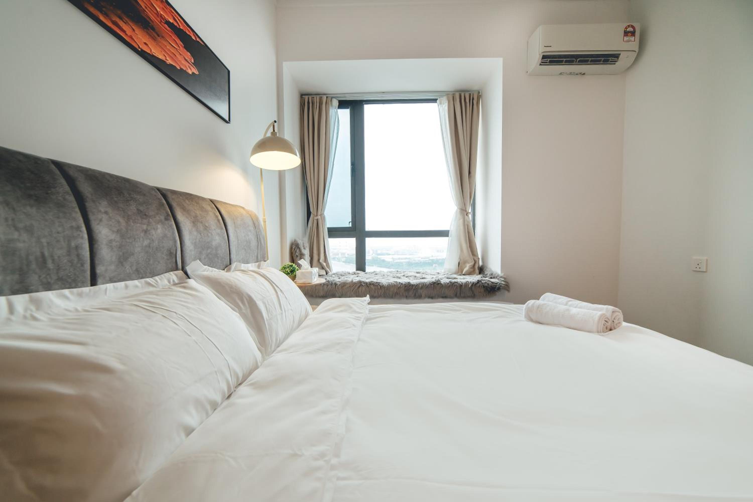 R&F Princess Sea Breeze 3BR w Balcony 5mins CIQ