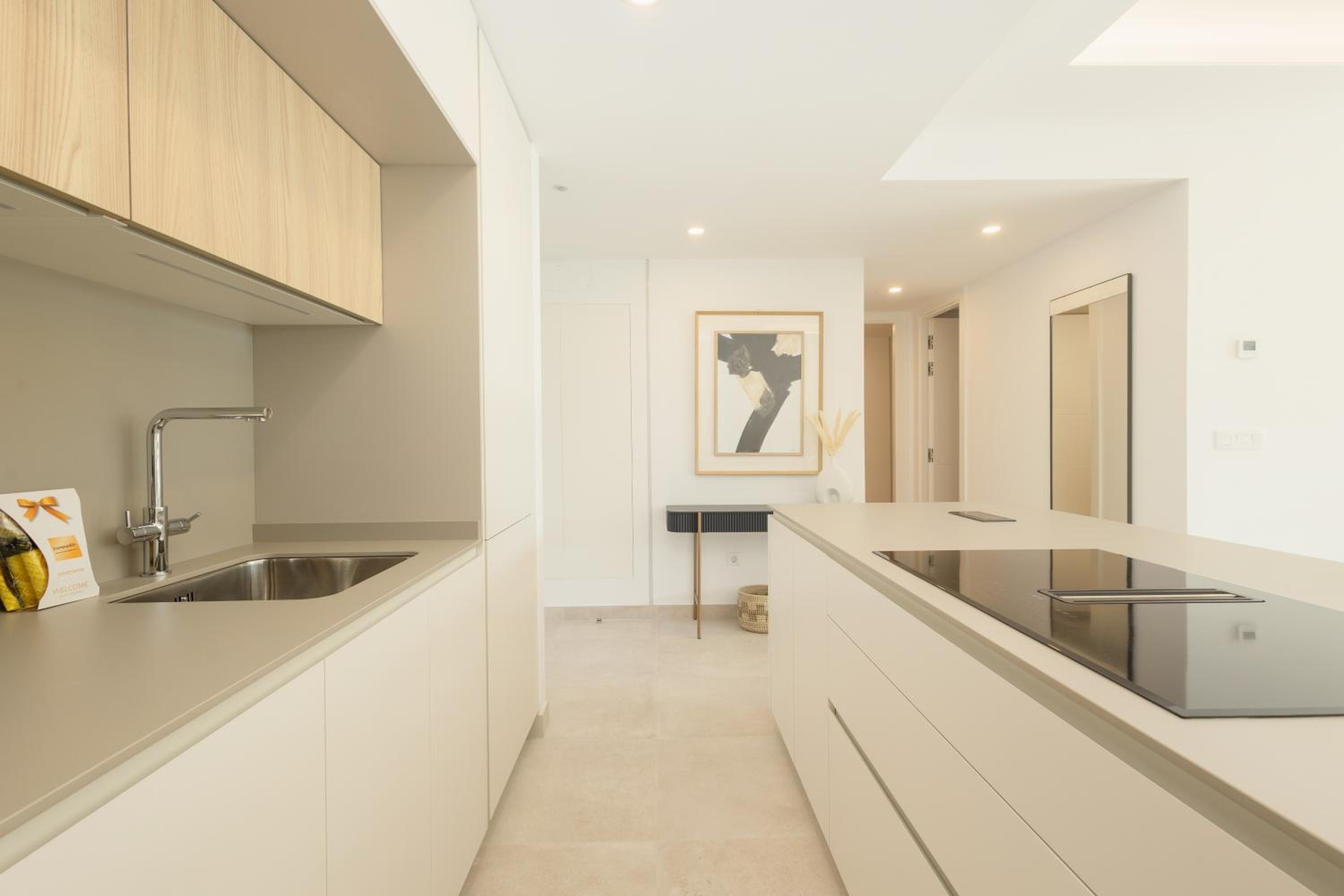 Brand-new beachside apartment, with spacious terrace and exceptional amenities, in Fuengirola