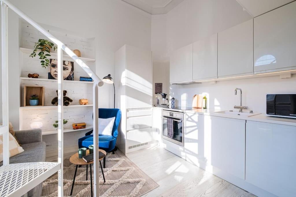 Central Lux Condo In Downtown