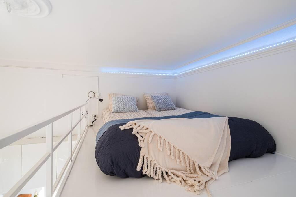 Central Lux Condo In Downtown