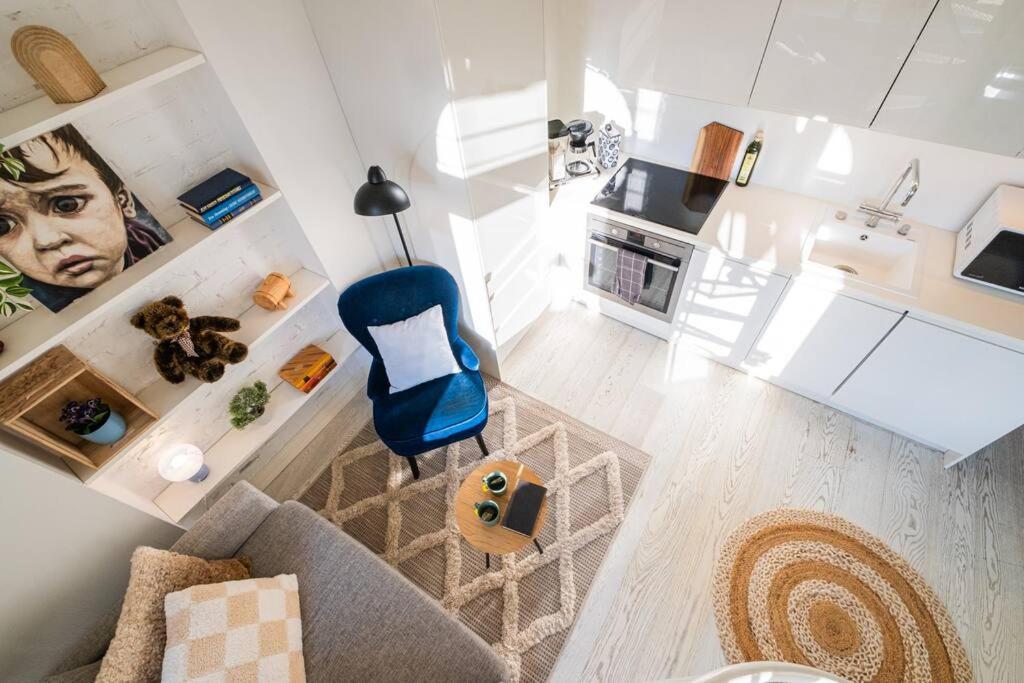 Central Lux Condo In Downtown