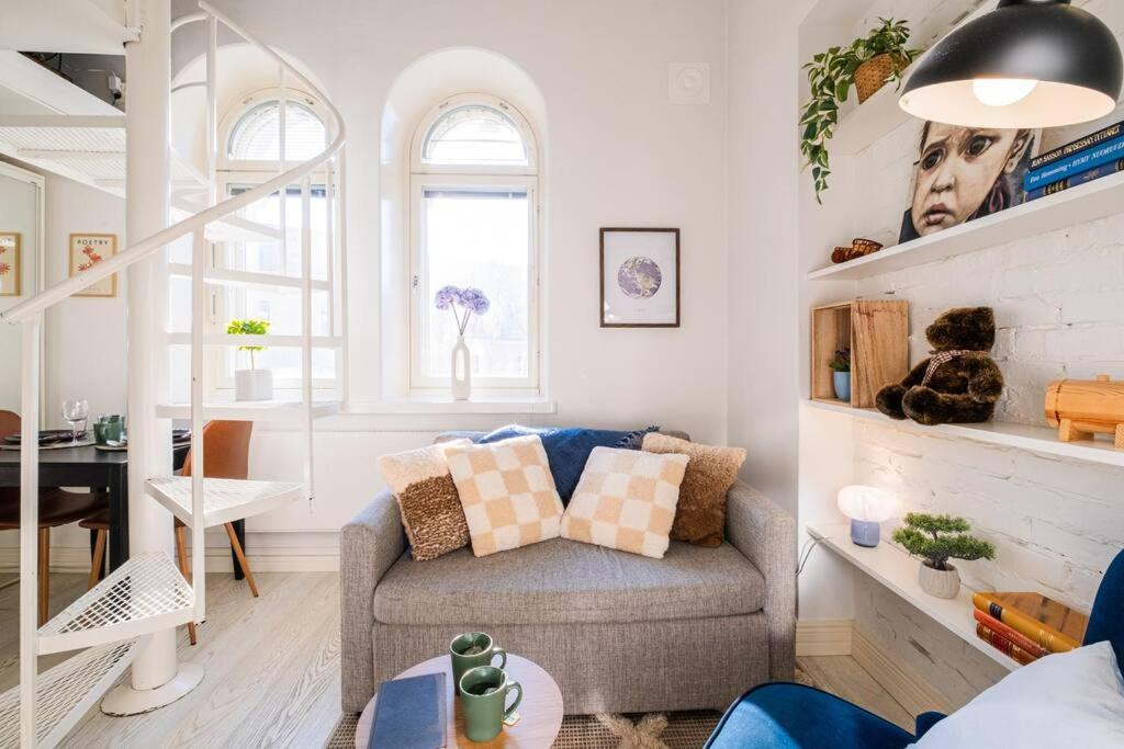 Central Lux Condo In Downtown