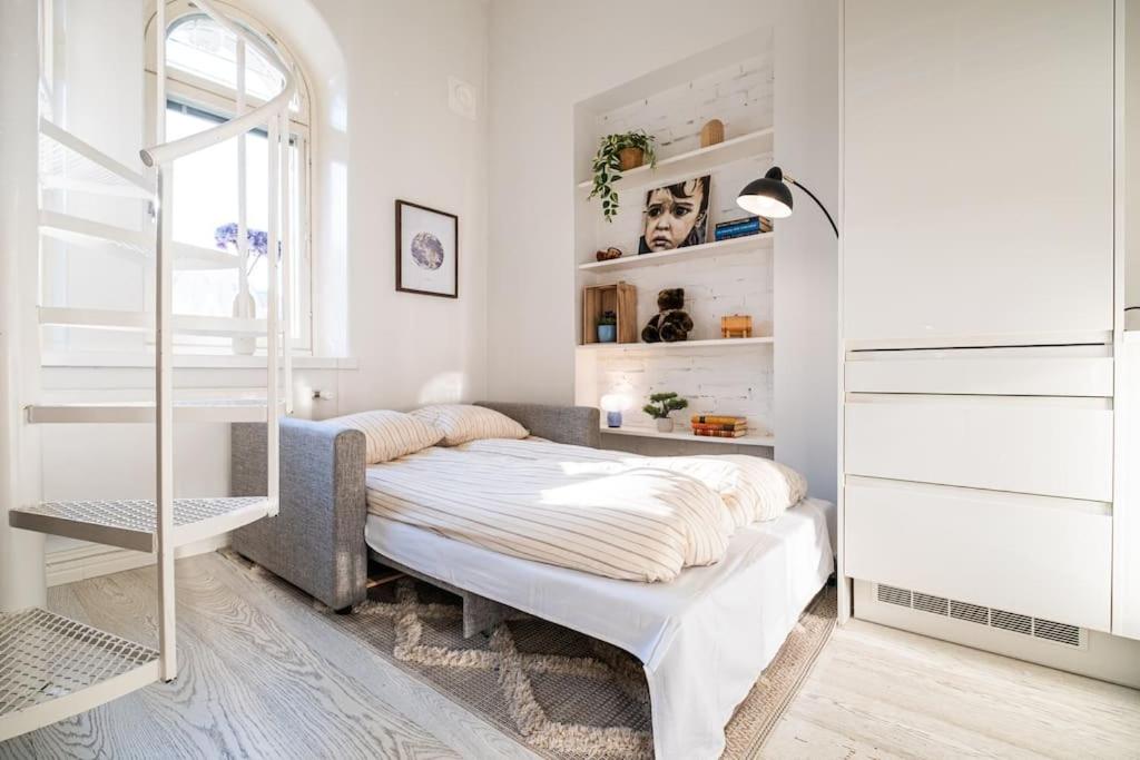 Central Lux Condo In Downtown
