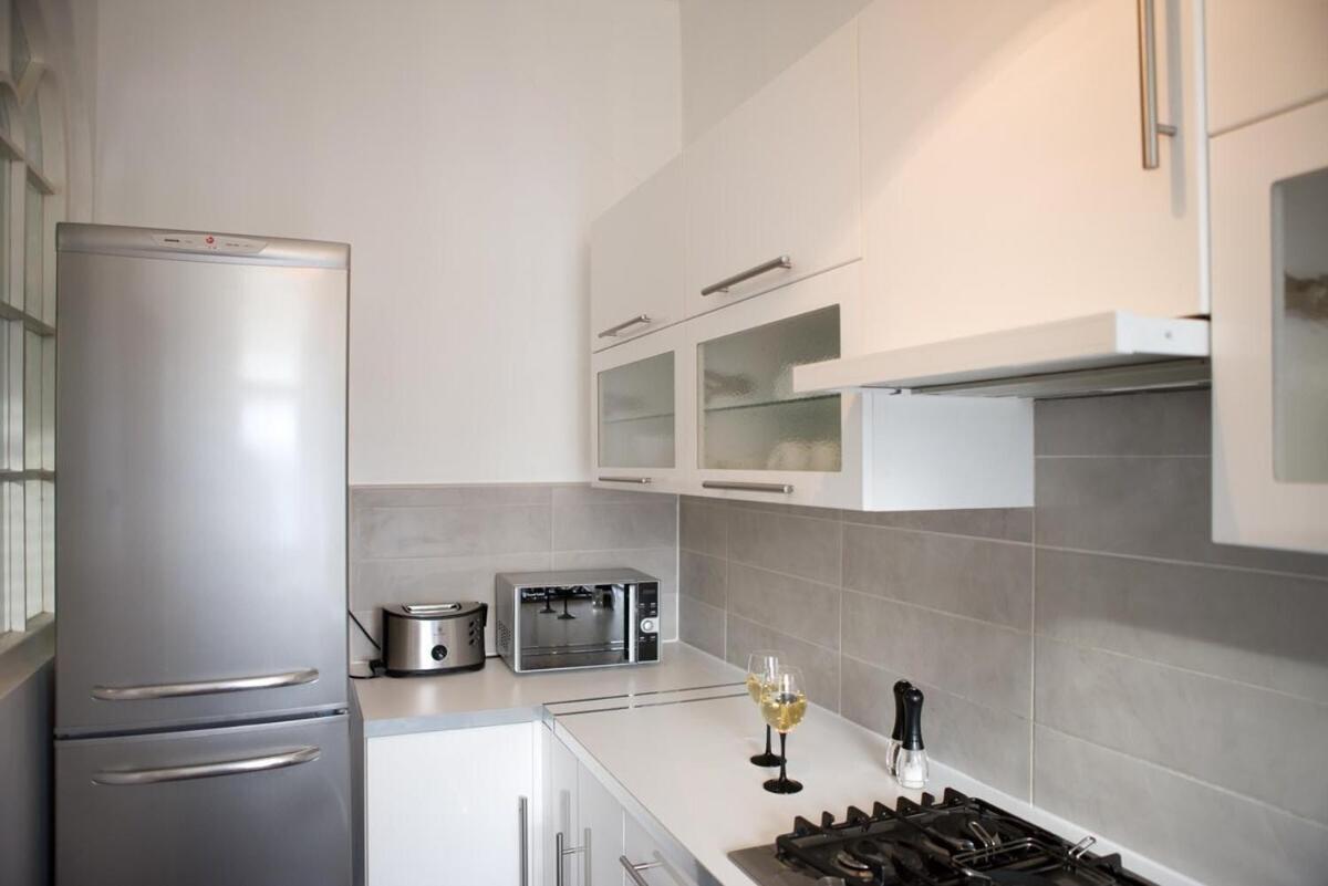 Warwick Place - Leamington Apartments view 4