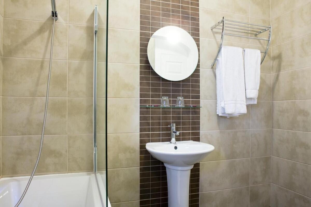 Warwick Place - Leamington Apartments view 5