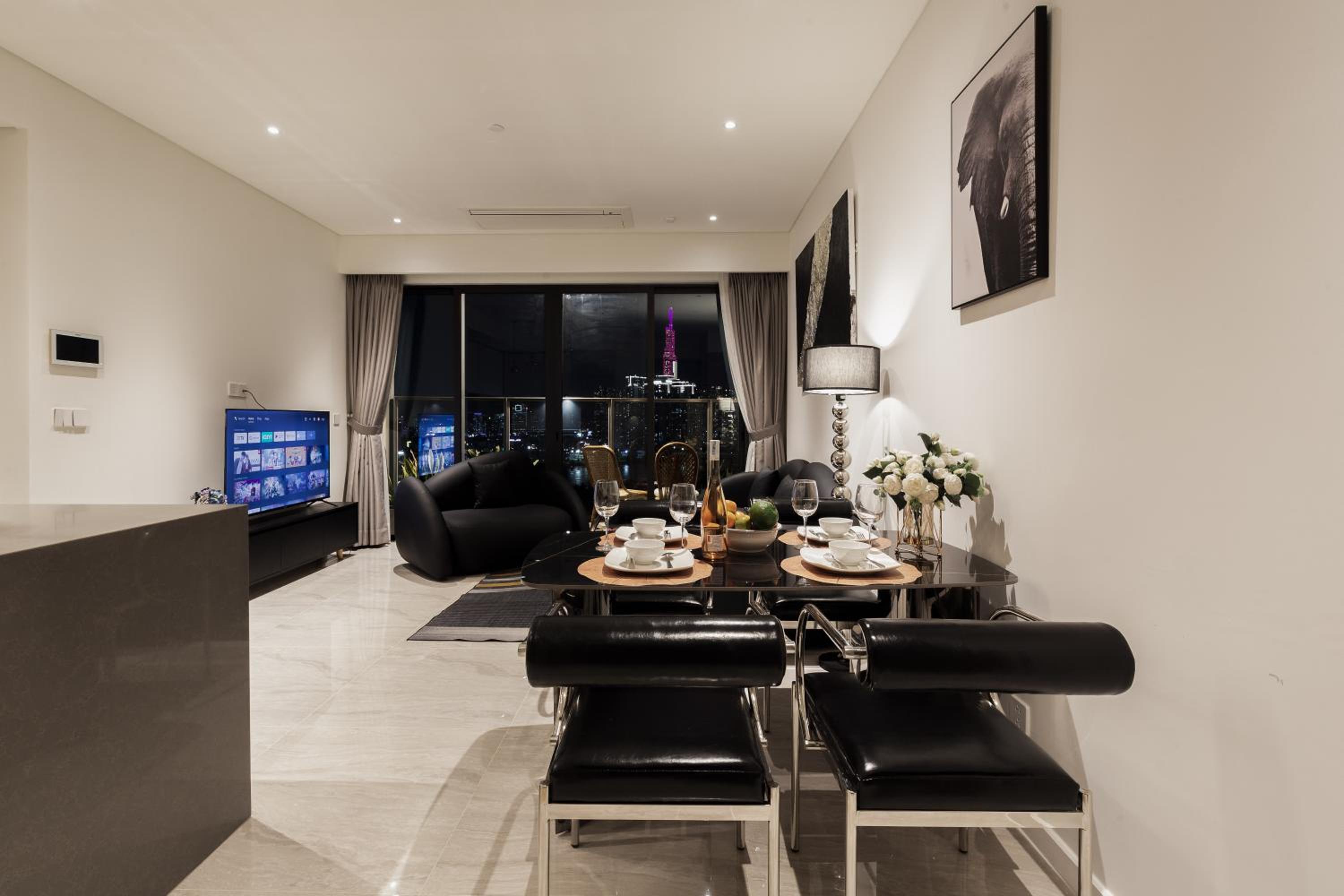 The Opera Apartment Cental Saigon Free Pool-Gym-Sauna Room- Golf Mini