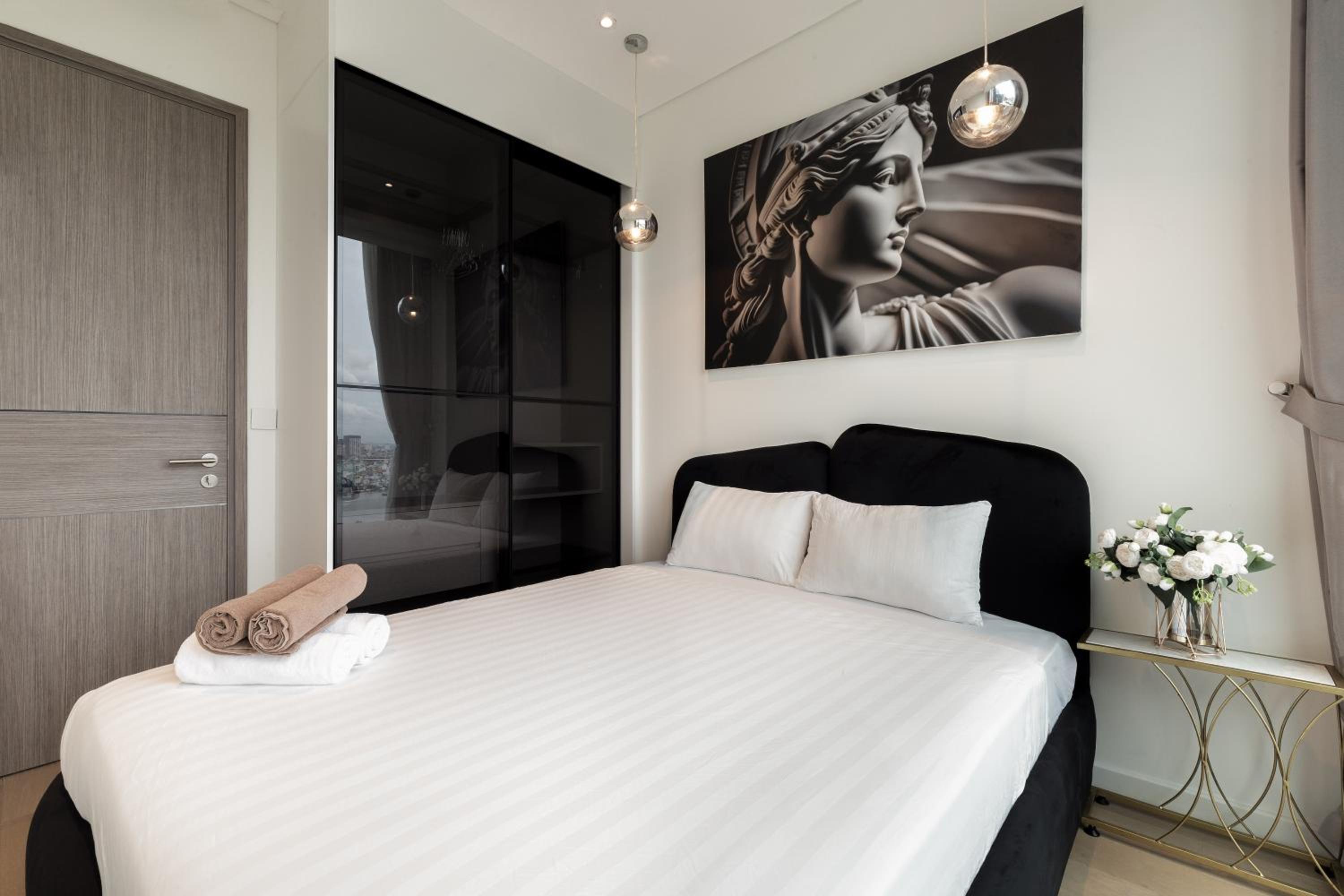 The Opera Apartment Cental Saigon Free Pool-Gym-Sauna Room- Golf Mini