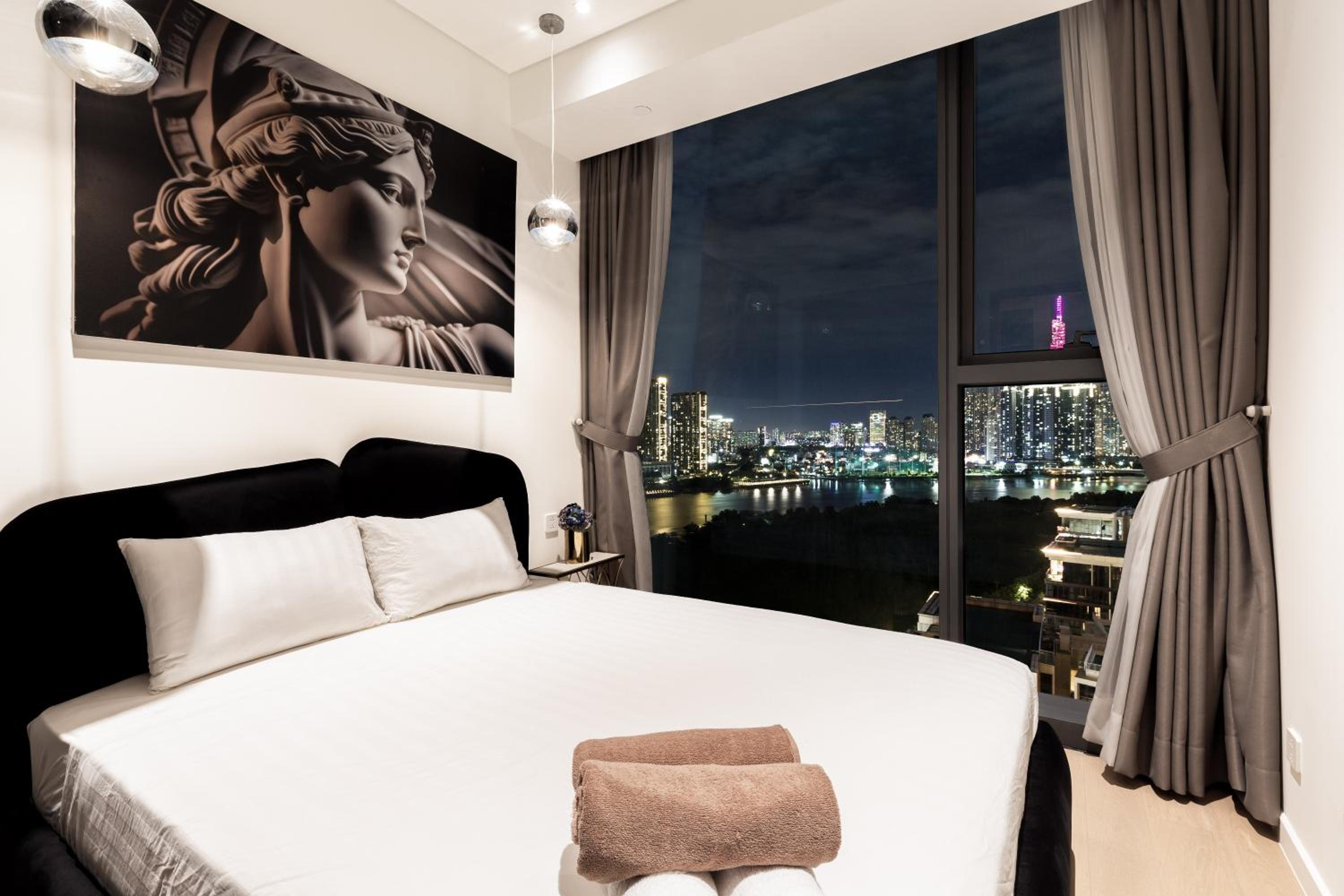The Opera Apartment Cental Saigon Free Pool-Gym-Sauna Room- Golf Mini