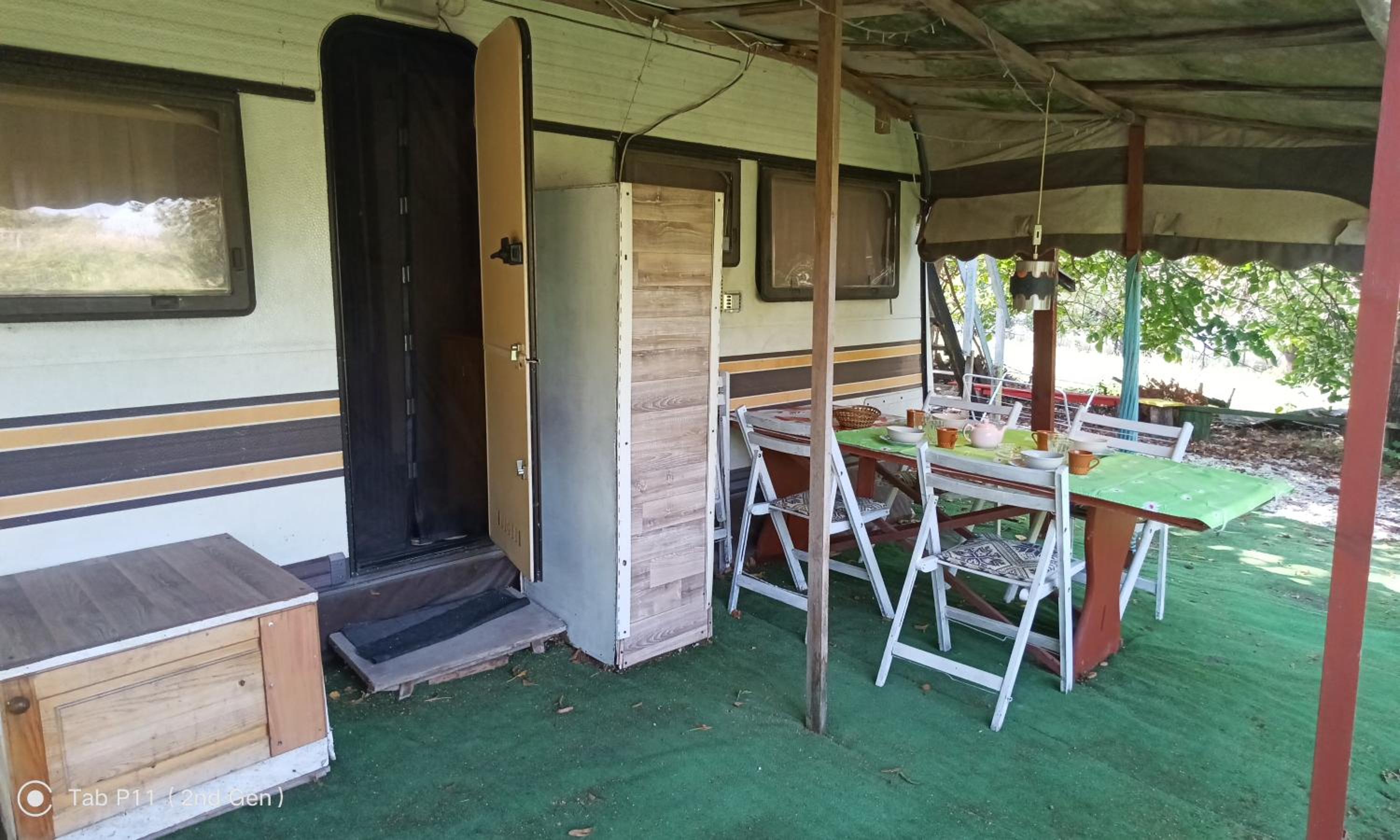 Granichar 1 Caravan