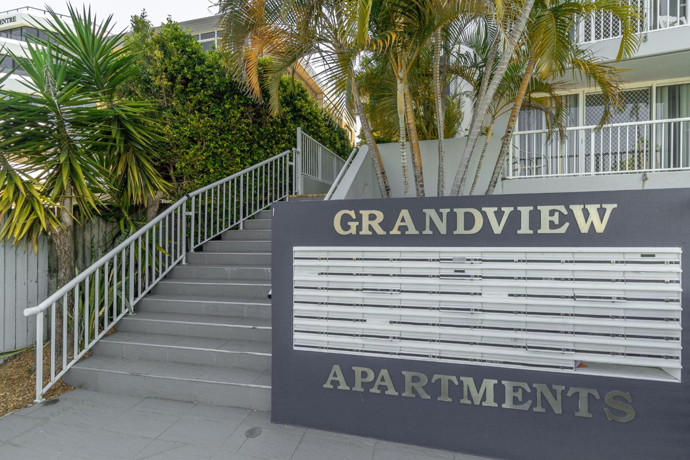 Freshly Renovated Modern Waterfront 1 Bedroom unit