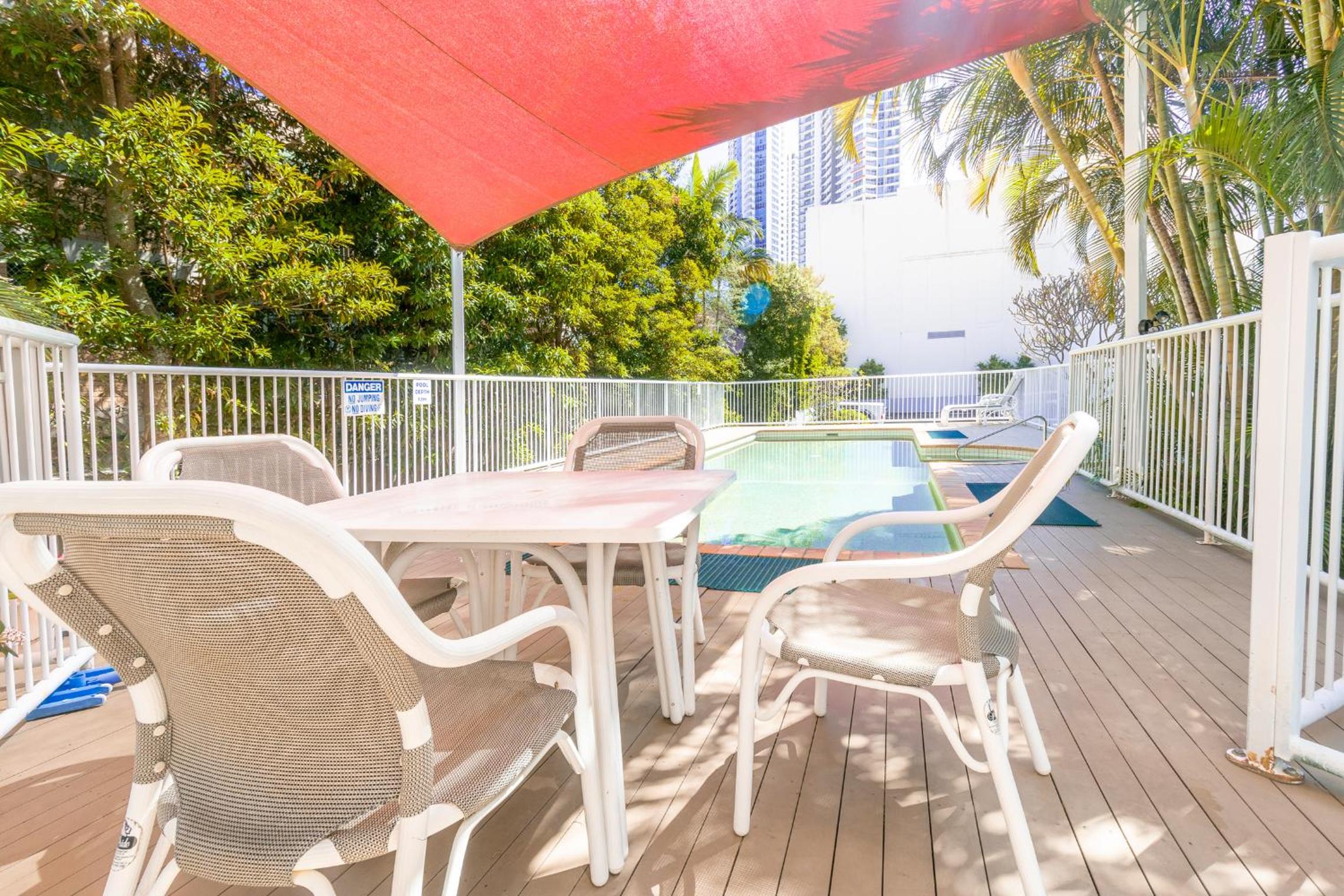 Freshly Renovated Modern Waterfront 1 Bedroom unit