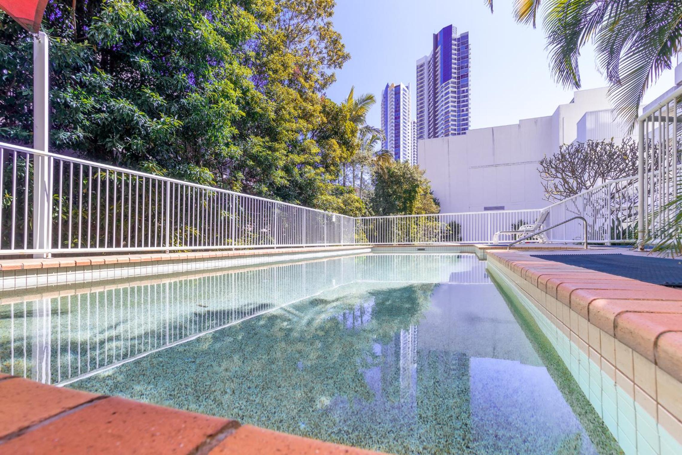 Freshly Renovated Modern Waterfront 1 Bedroom unit
