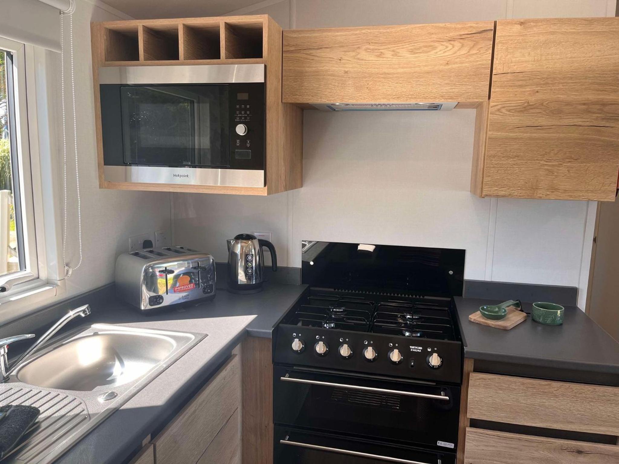 Shamrocks Cove Caravan - Award-Winning Coastal Retreat view 3