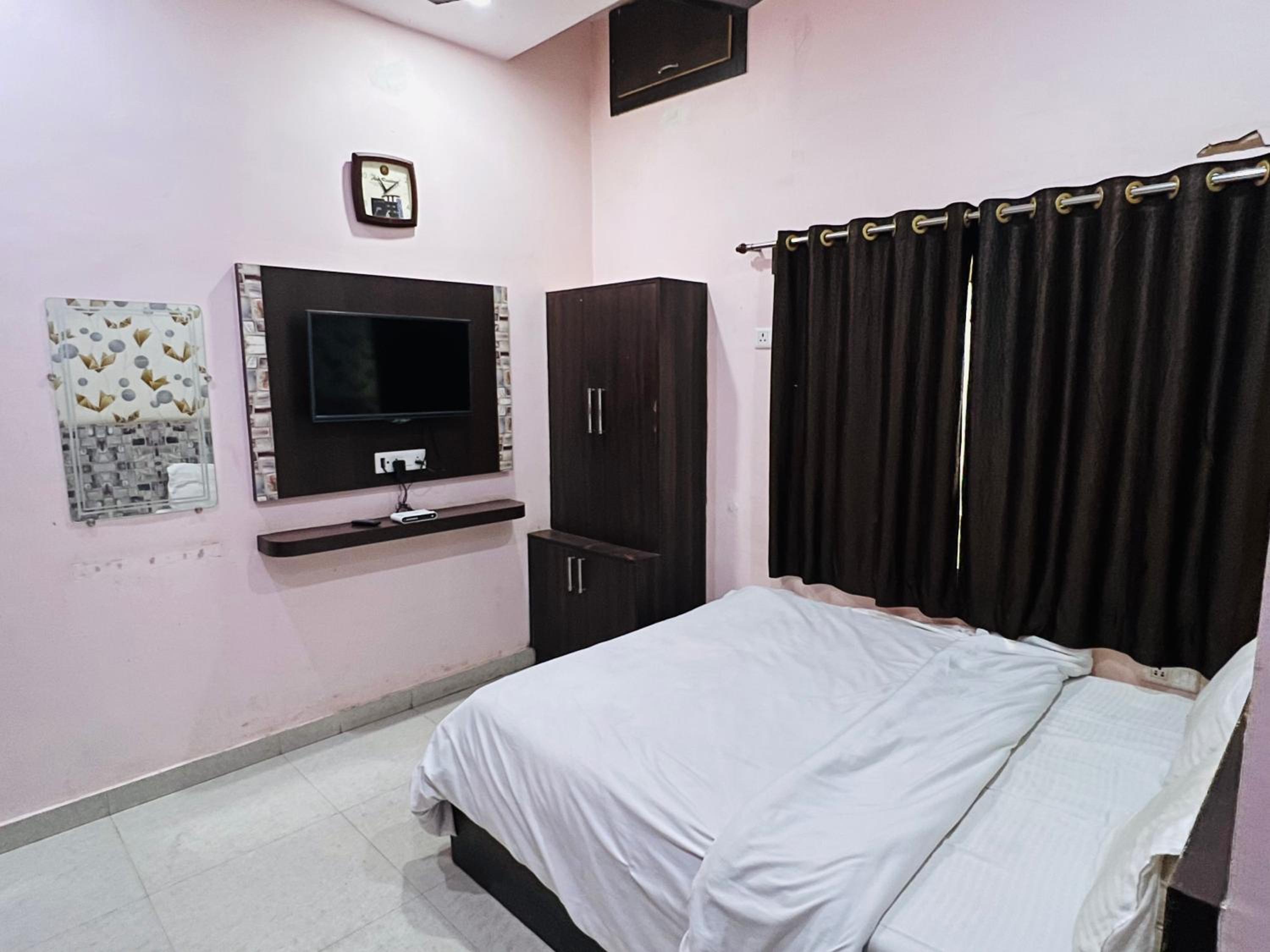 HOTEL ALOK Residency