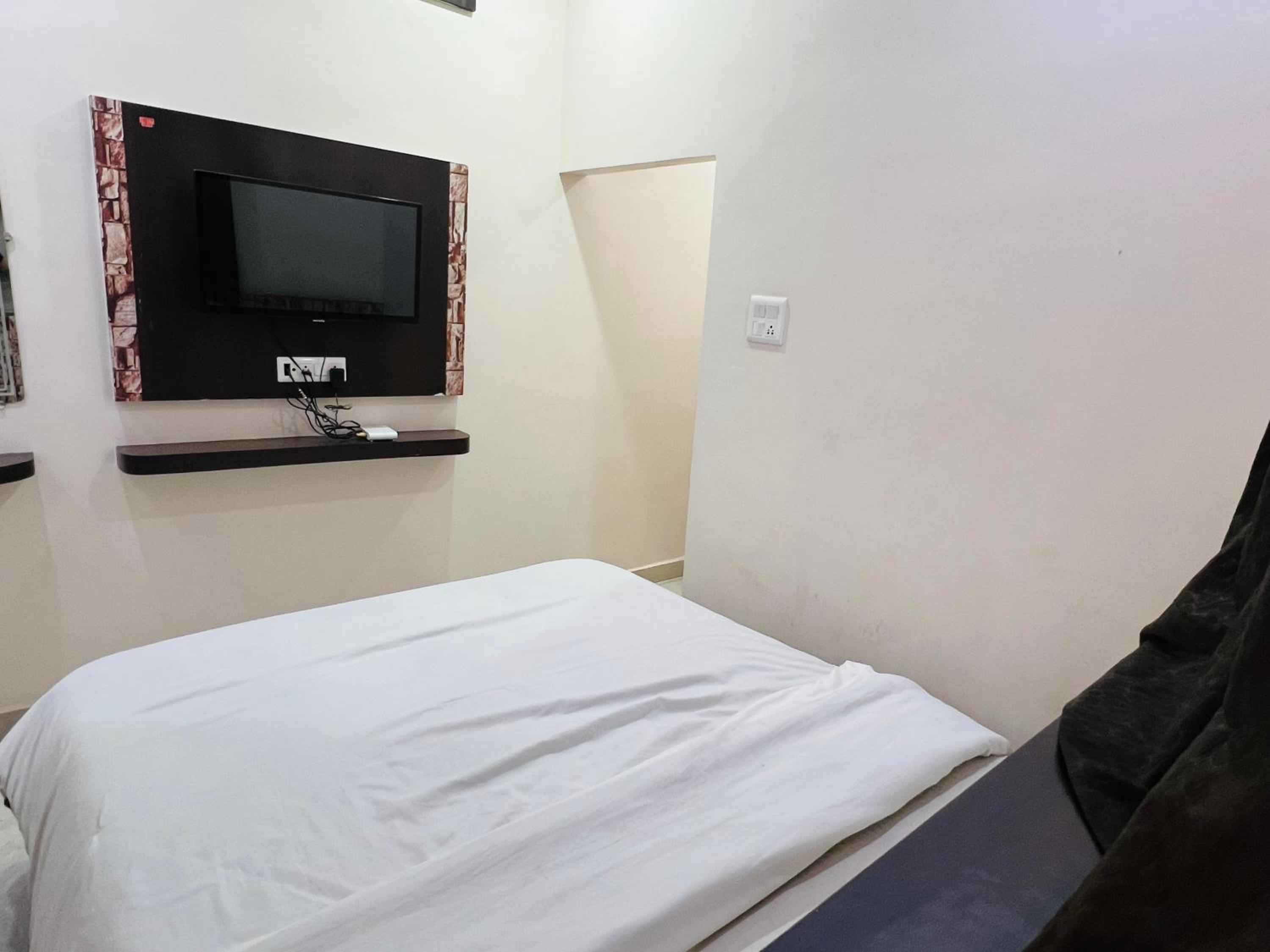HOTEL ALOK Residency