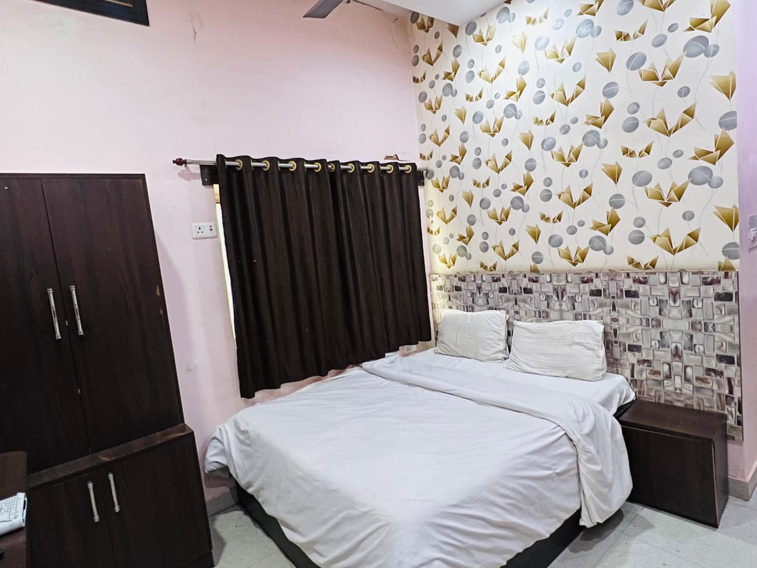 HOTEL ALOK Residency
