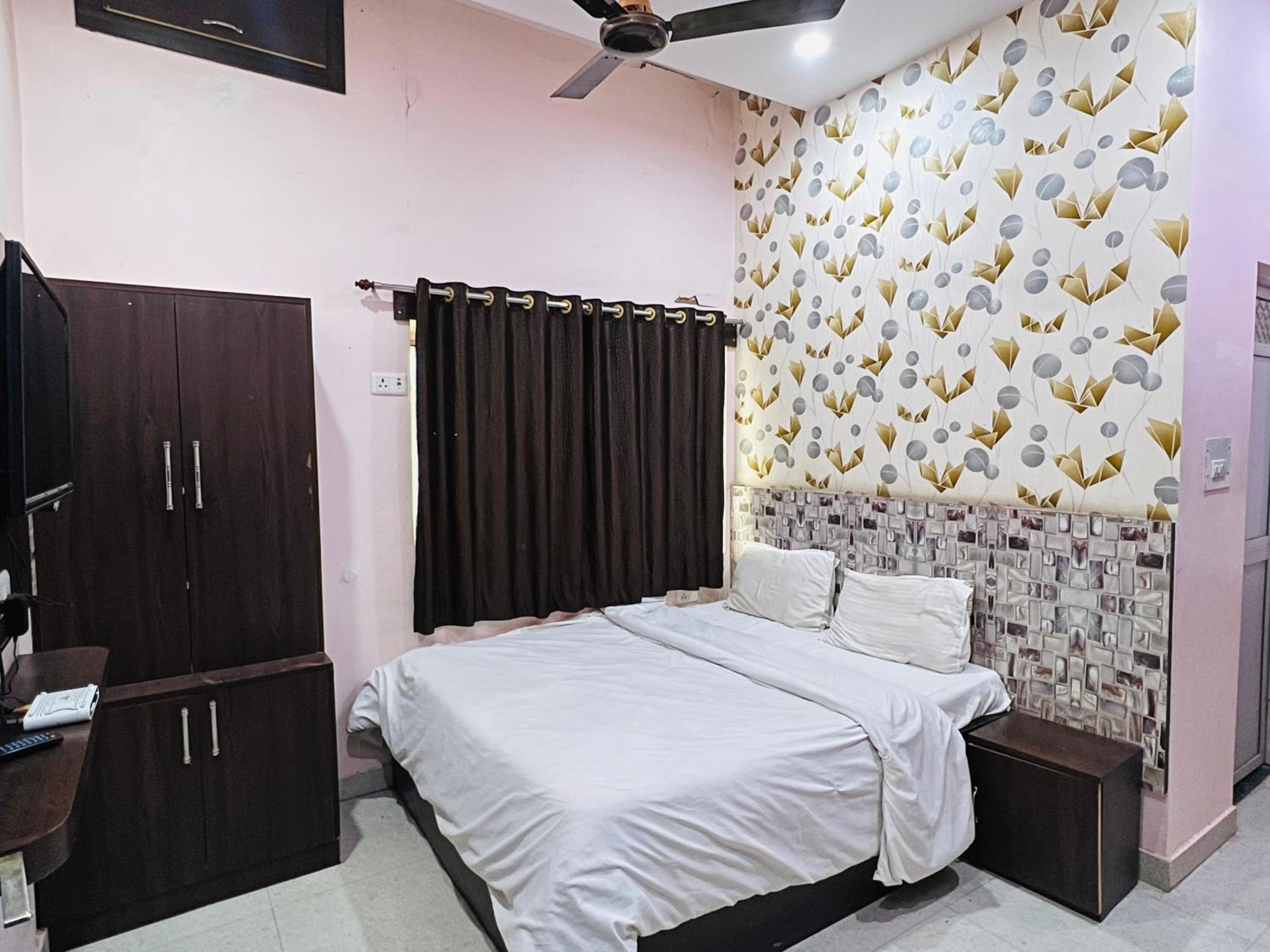 HOTEL ALOK Residency