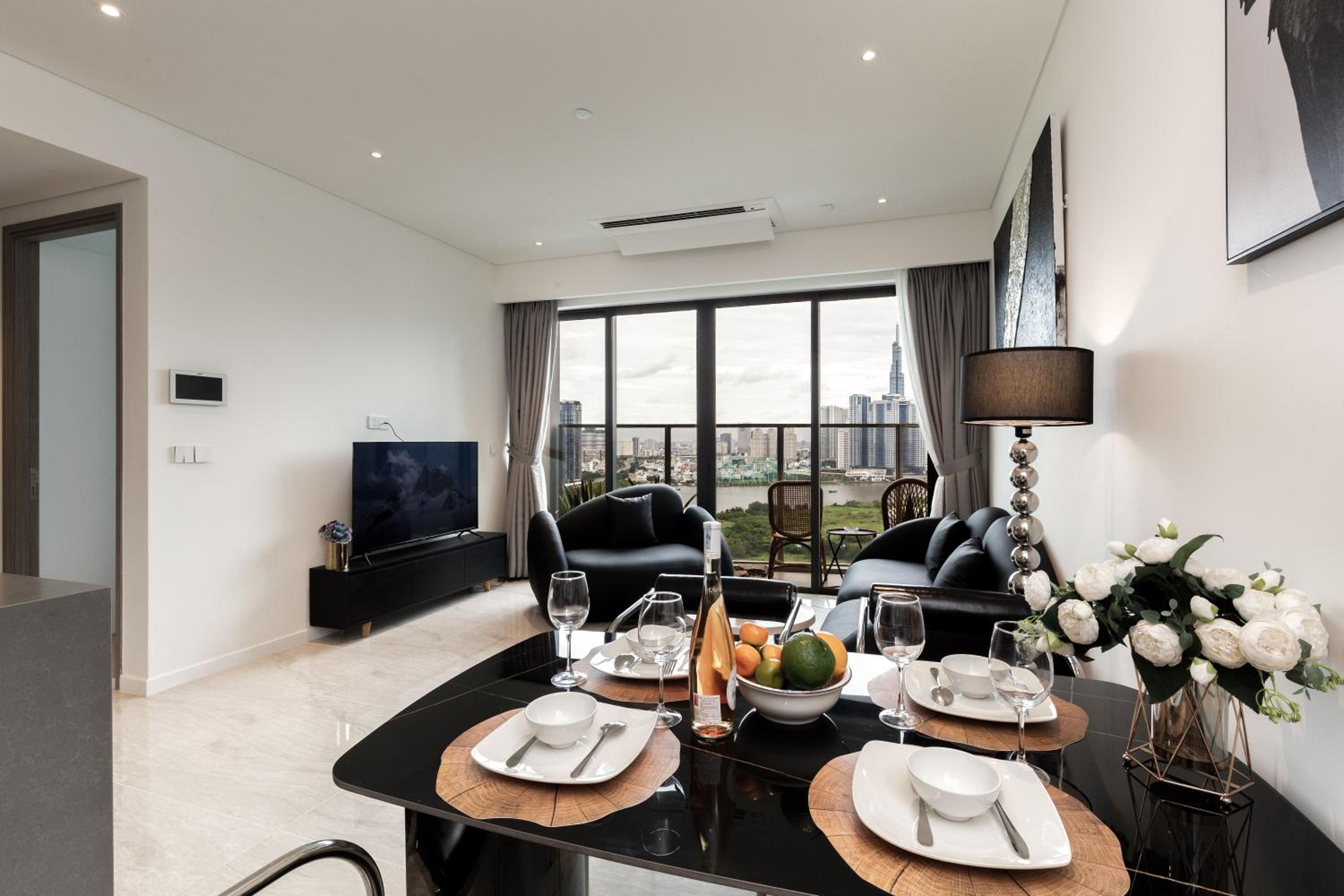 The Opera Apartment Cental Saigon Free Pool-Gym-Sauna Room- Golf Mini