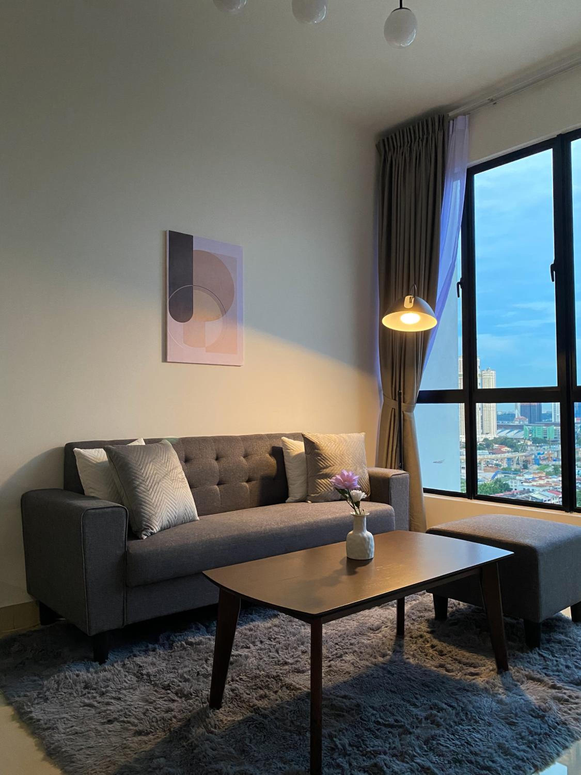 Veranda-2BR,4pax I 5mins to CIQ and KSL I Fast-Wifi