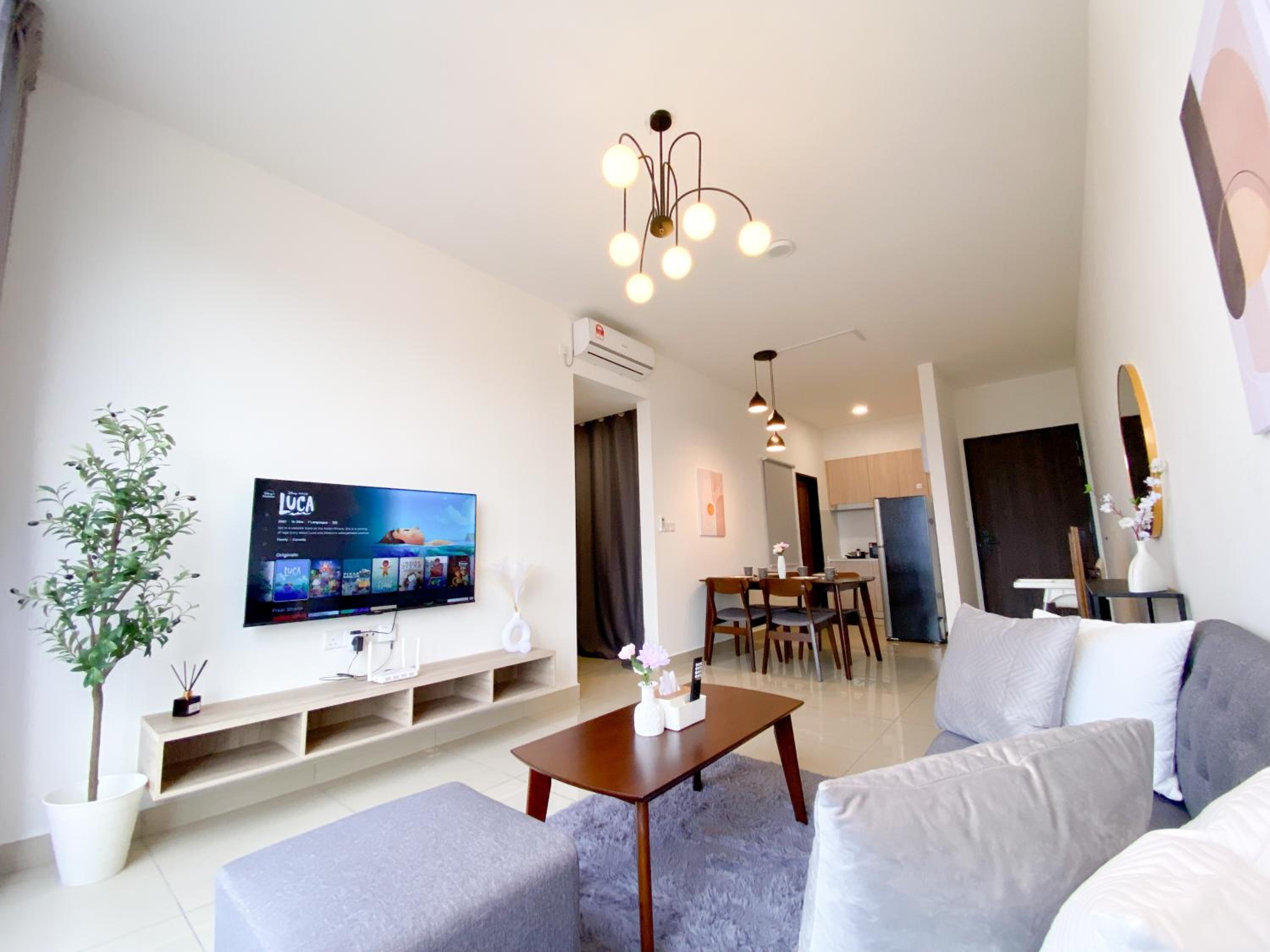 Veranda-2BR,4pax I 5mins to CIQ and KSL I Fast-Wifi