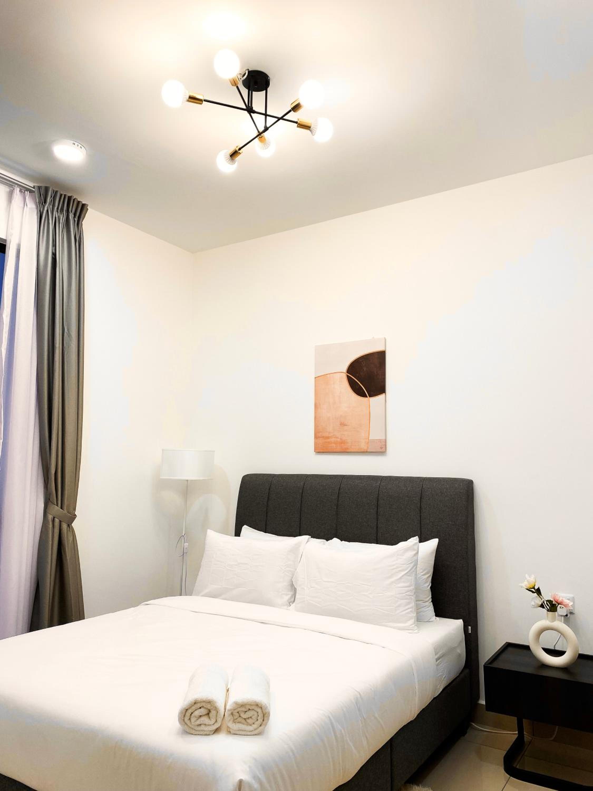 Veranda-2BR,4pax I 5mins to CIQ and KSL I Fast-Wifi