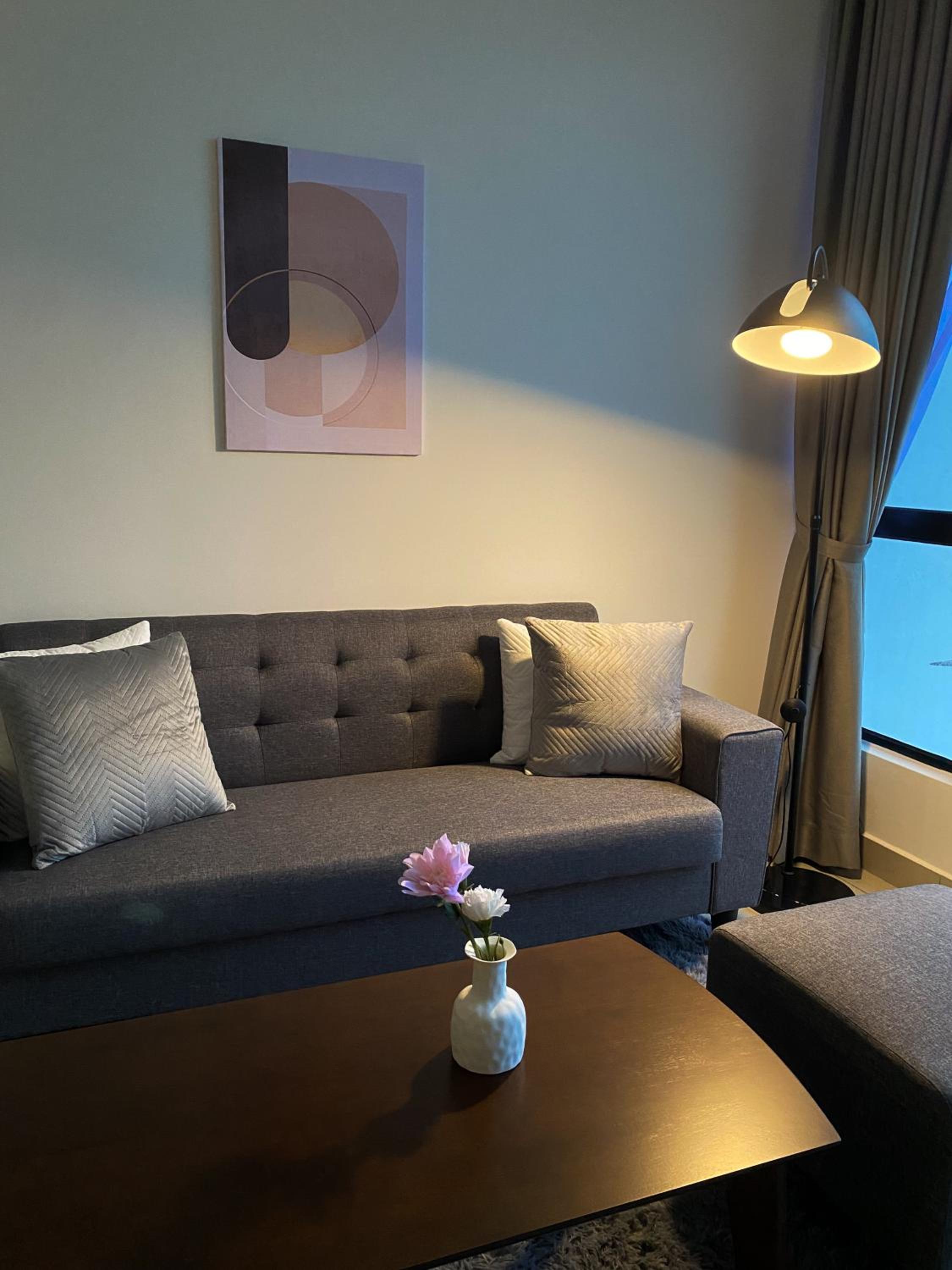 Veranda-2BR,4pax I 5mins to CIQ and KSL I Fast-Wifi