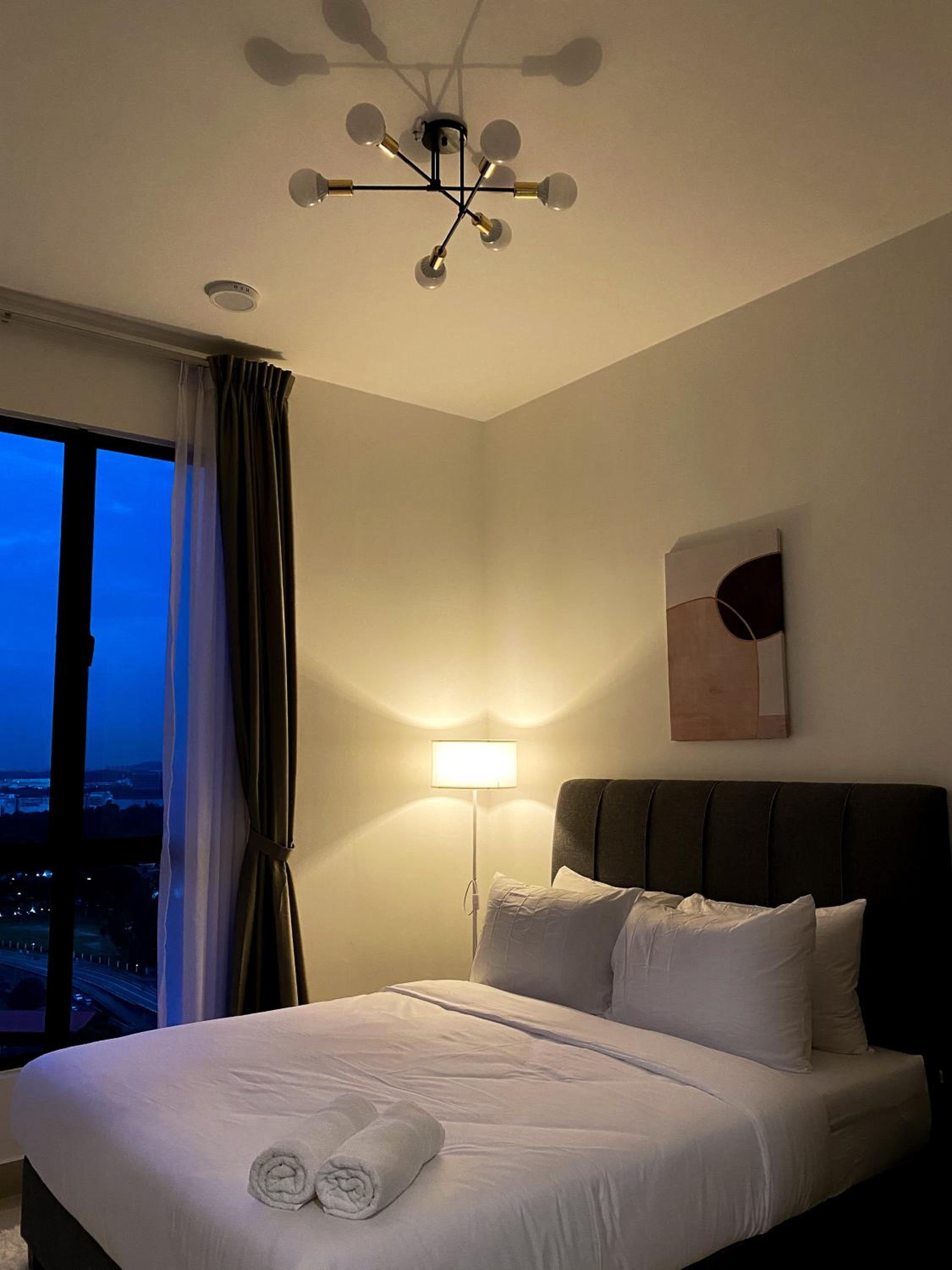 Veranda-2BR,4pax I 5mins to CIQ and KSL I Fast-Wifi