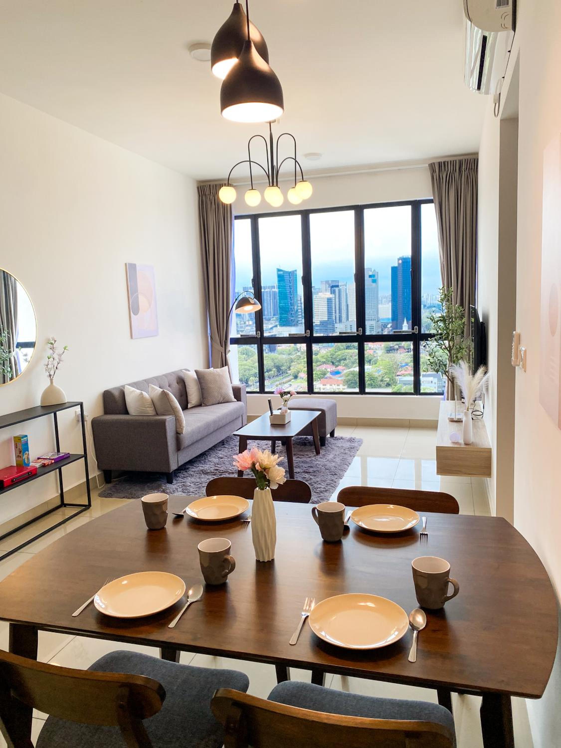 Veranda-2BR,4pax I 5mins to CIQ and KSL I Fast-Wifi