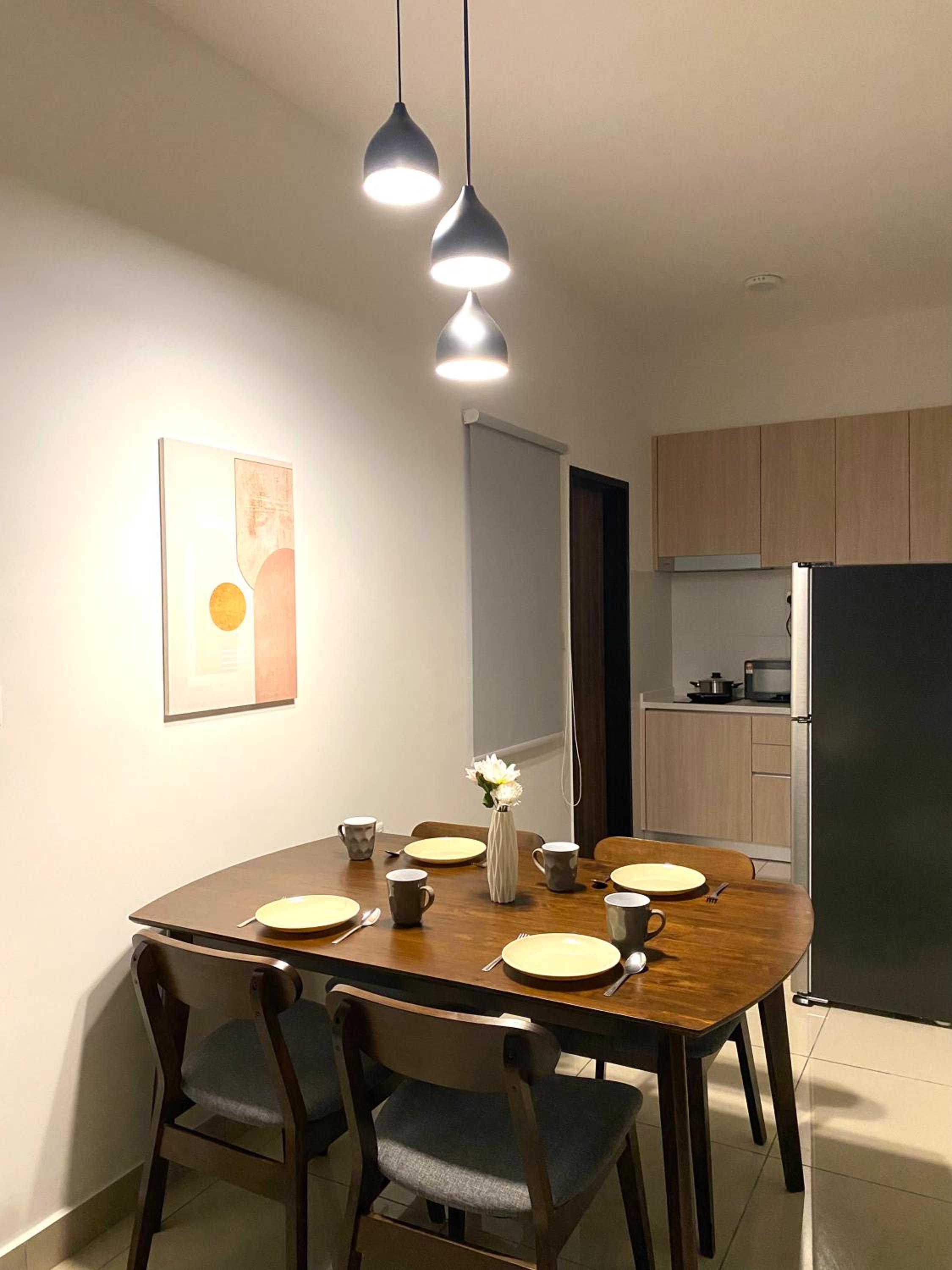 Veranda-2BR,4pax I 5mins to CIQ and KSL I Fast-Wifi