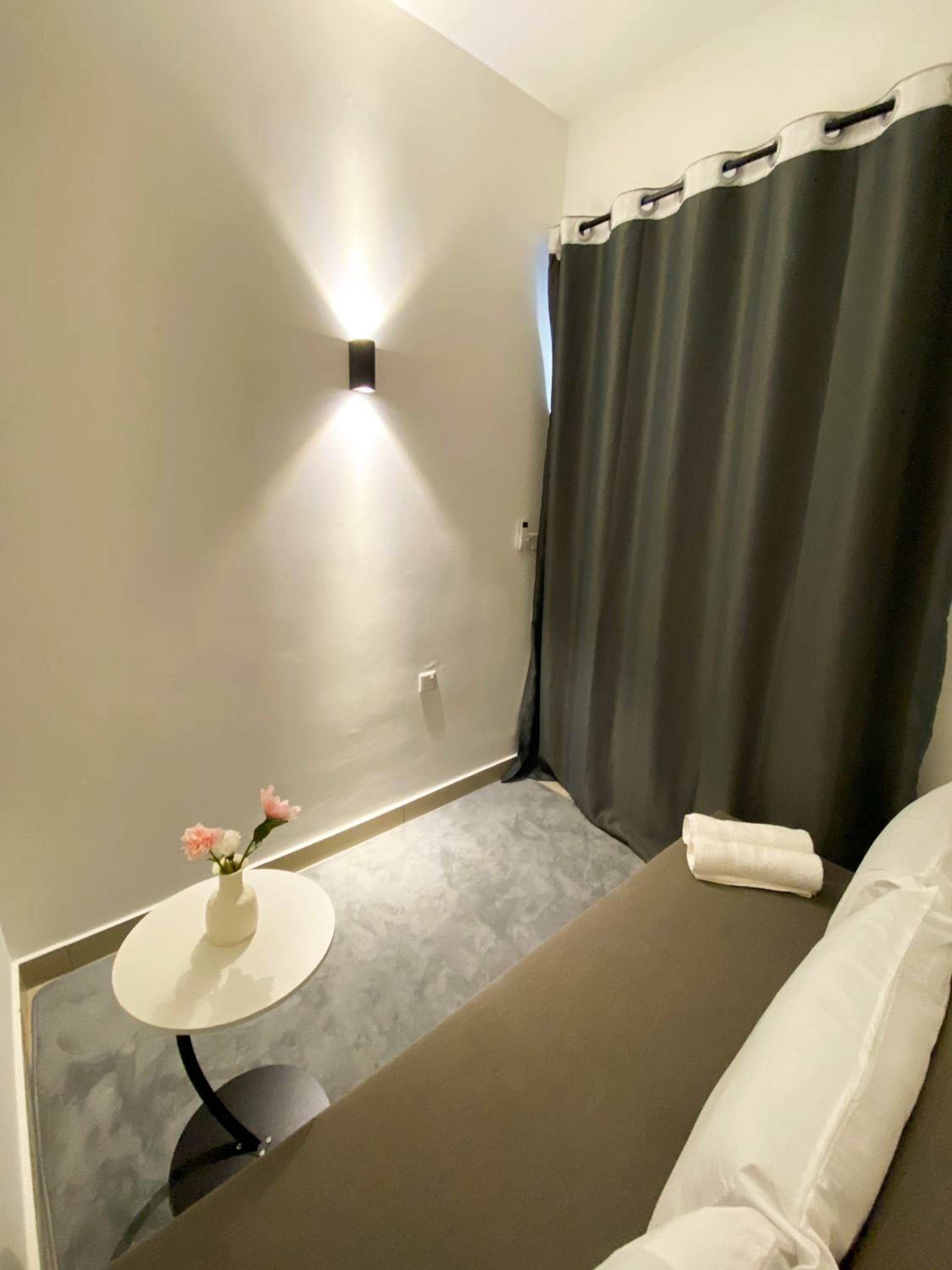 Veranda-2BR,4pax I 5mins to CIQ and KSL I Fast-Wifi