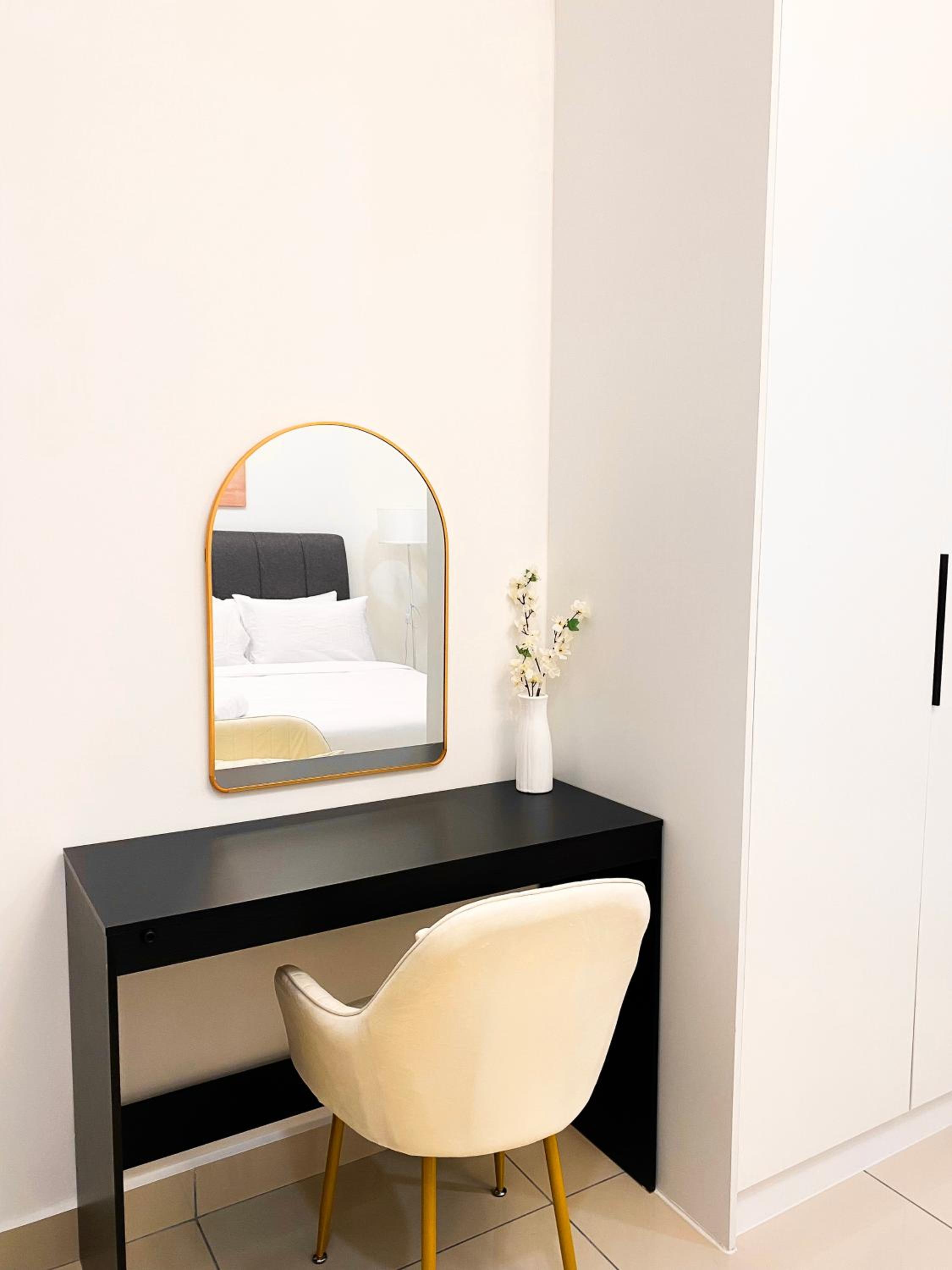Veranda-2BR,4pax I 5mins to CIQ and KSL I Fast-Wifi