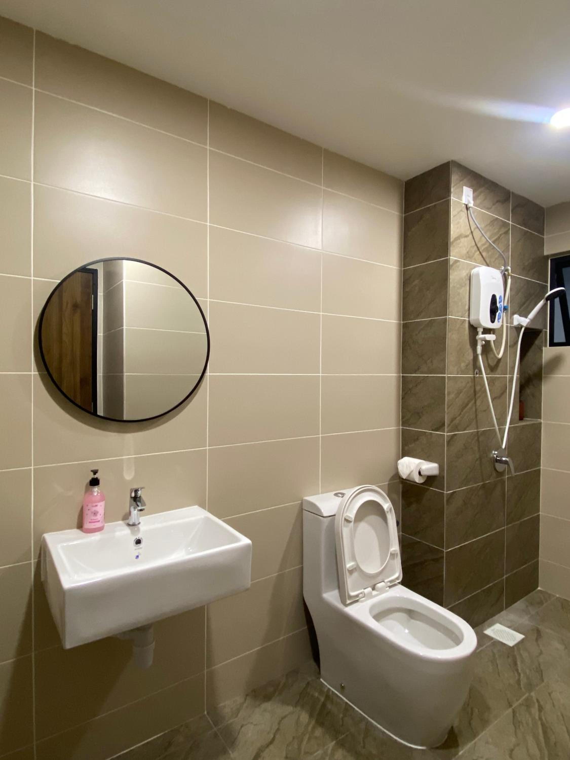Veranda-2BR,4pax I 5mins to CIQ and KSL I Fast-Wifi