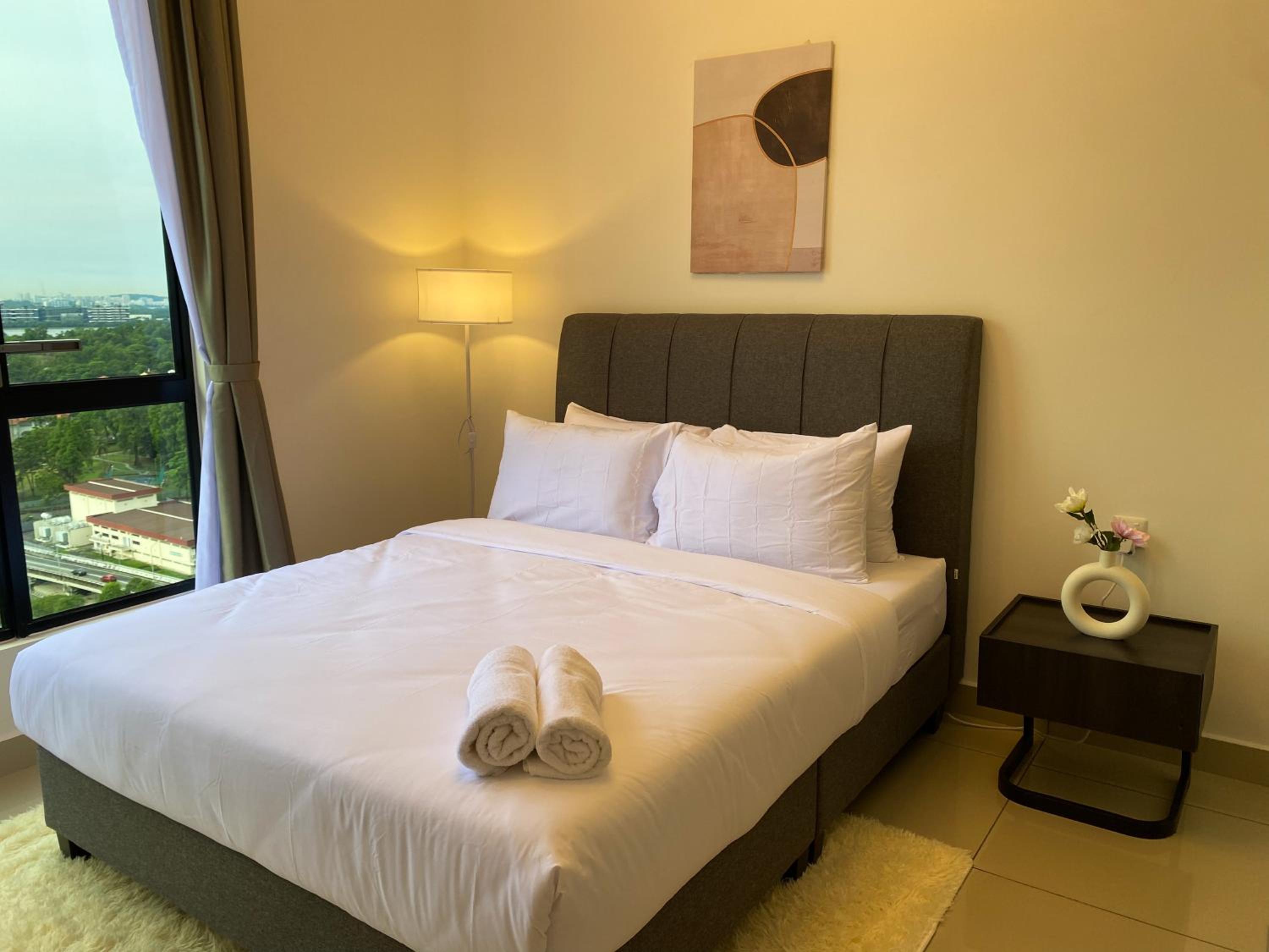 Veranda-2BR,4pax I 5mins to CIQ and KSL I Fast-Wifi