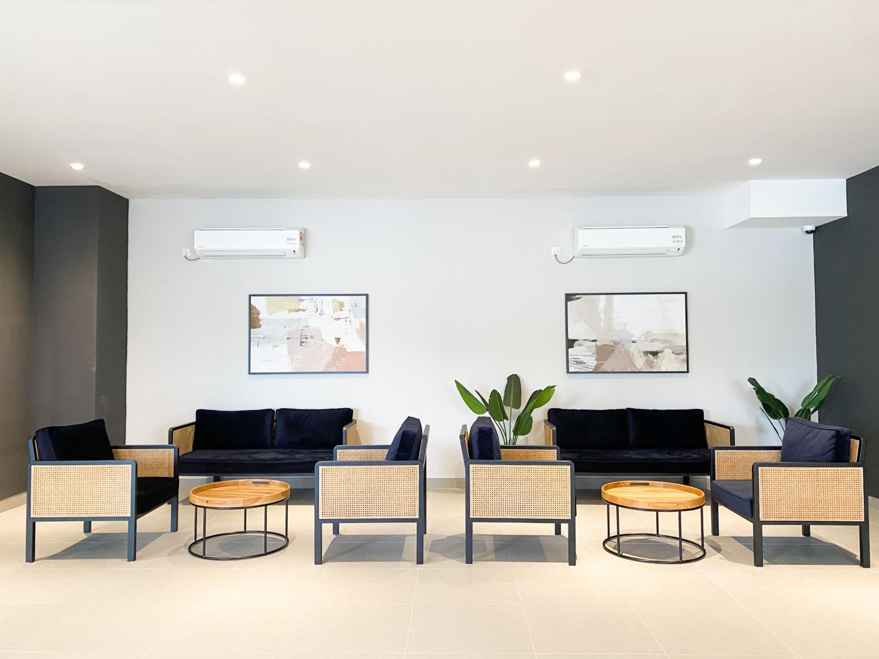 Veranda-2BR,4pax I 5mins to CIQ and KSL I Fast-Wifi