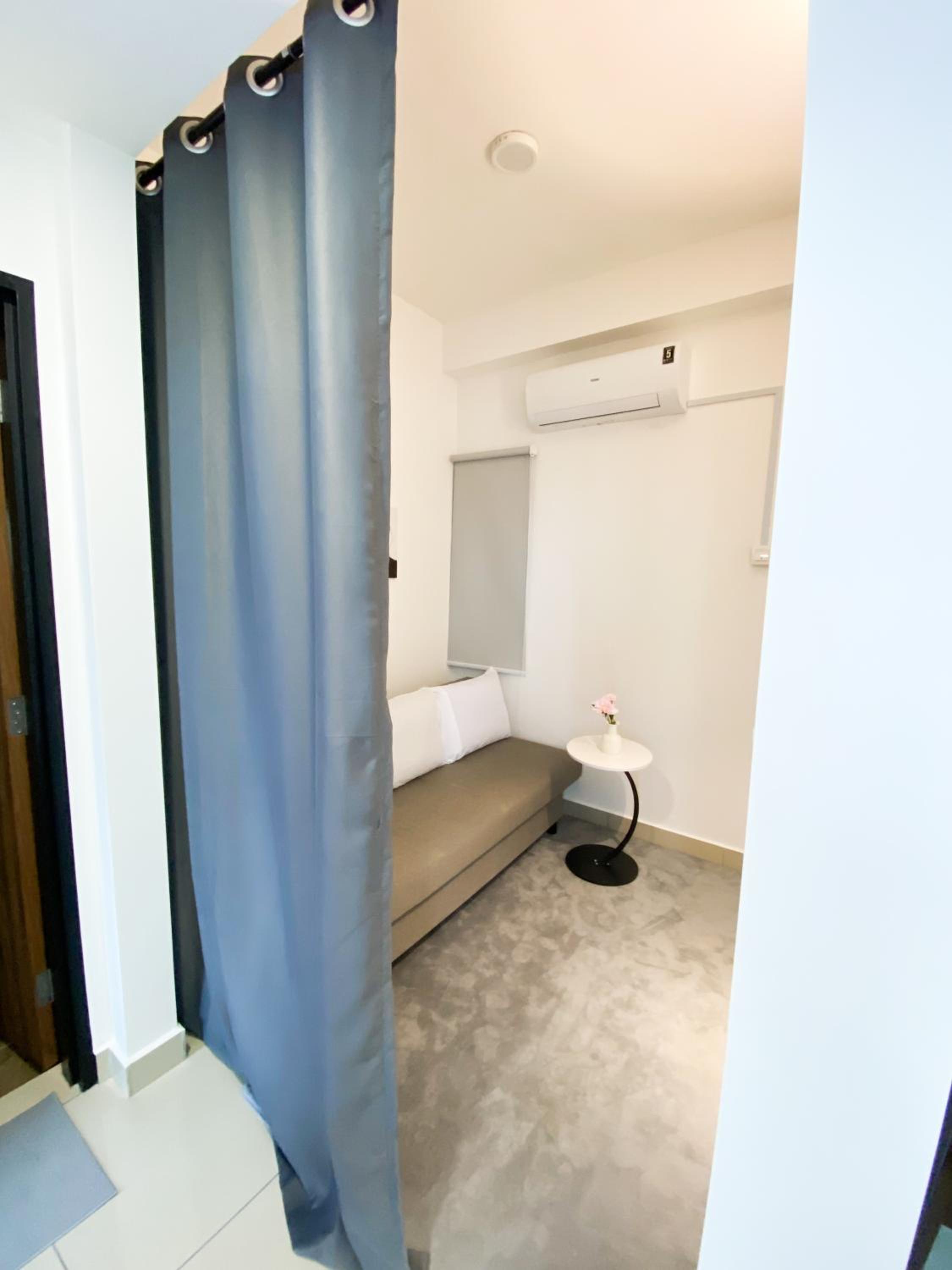 Veranda-2BR,4pax I 5mins to CIQ and KSL I Fast-Wifi