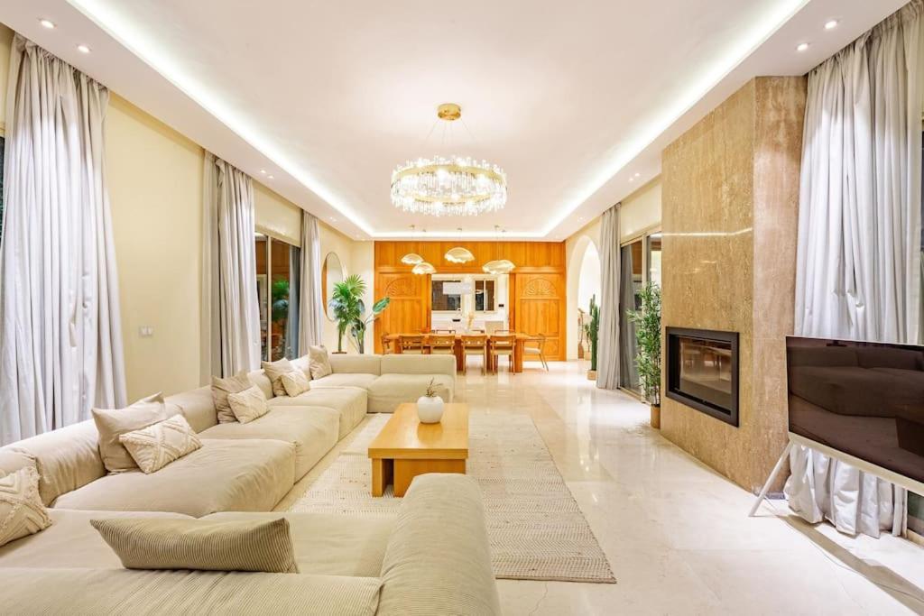 Villa Bahamas , Luxe et élégance & piscine Chauffée, jacuzzi view 4