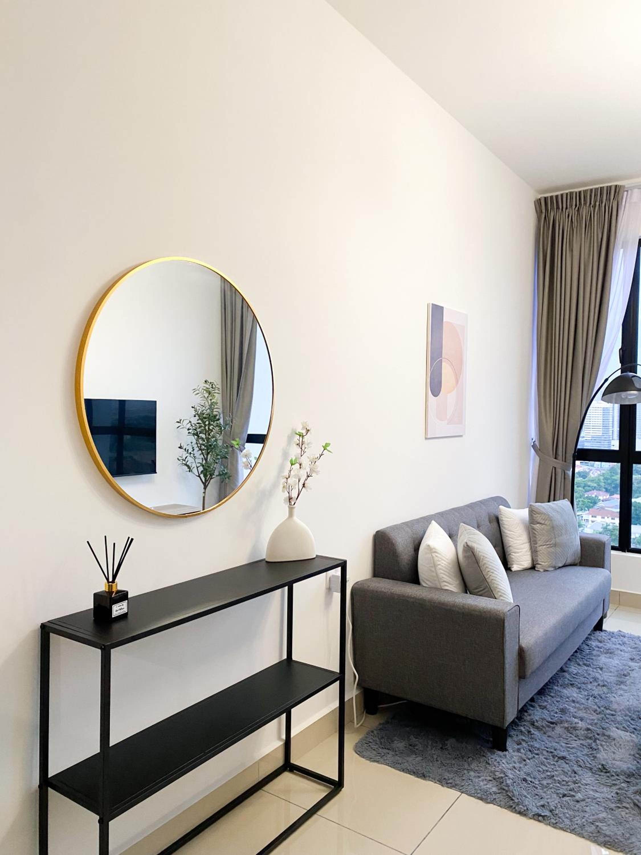Veranda-2BR,4pax I 5mins to CIQ and KSL I Fast-Wifi