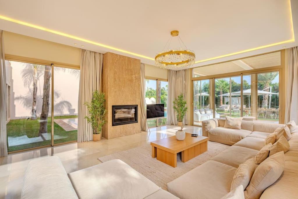 Villa Bahamas , Luxe et élégance & piscine Chauffée, jacuzzi view 3