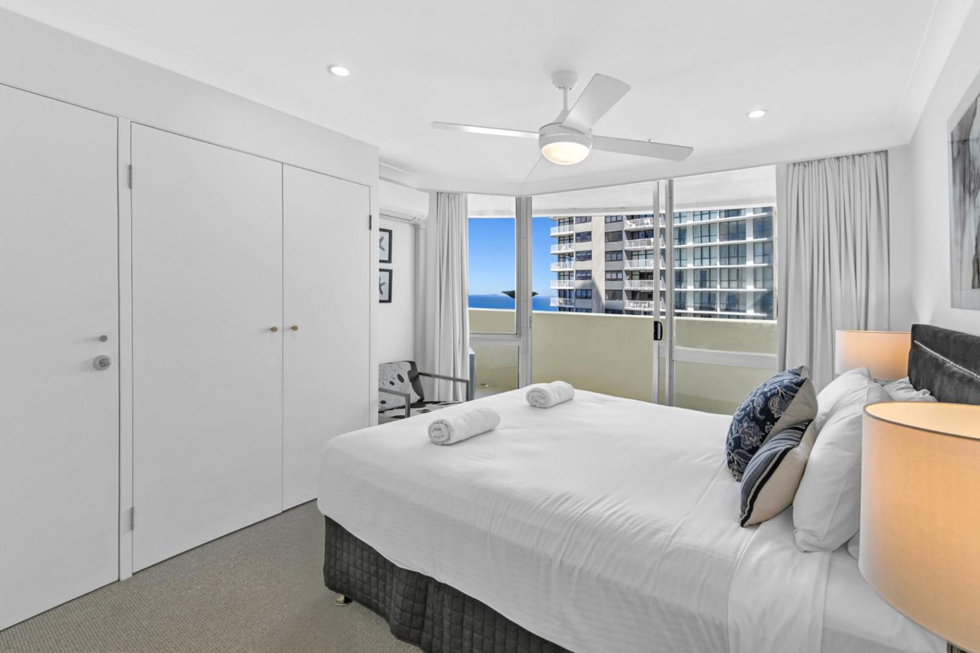Breathtaking Ocean View & Beachside 3 Bedrooms Apartment