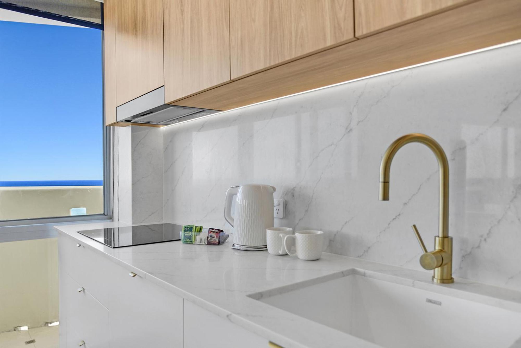Breathtaking Ocean View & Beachside 3 Bedrooms Apartment