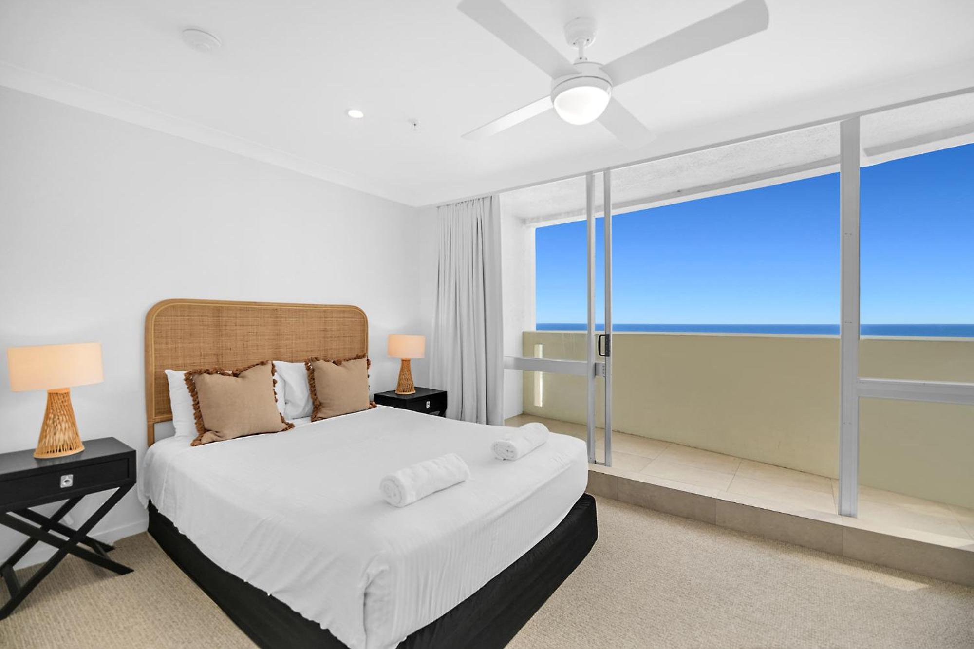 Breathtaking Ocean View & Beachside 3 Bedrooms Apartment