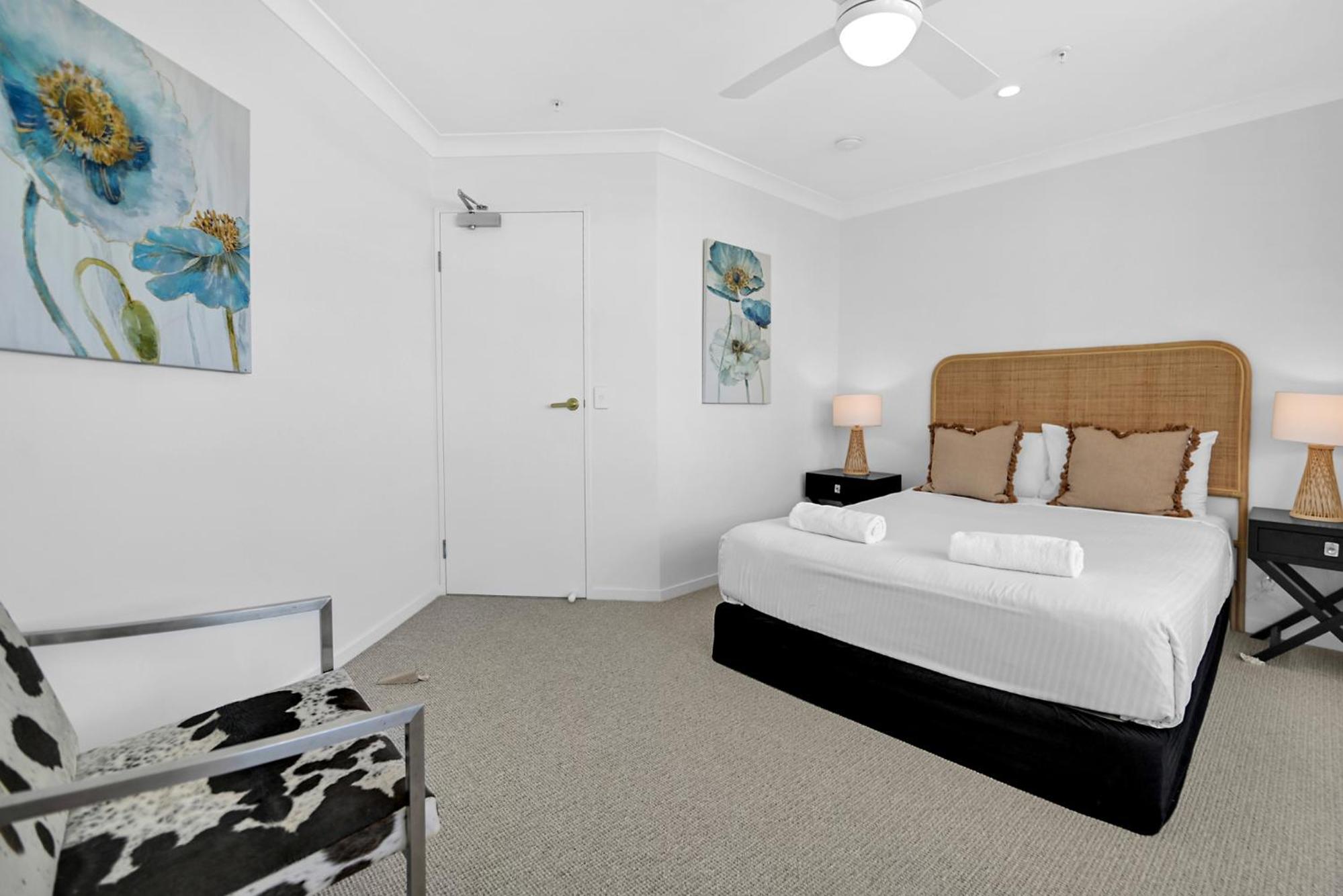 Breathtaking Ocean View & Beachside 3 Bedrooms Apartment
