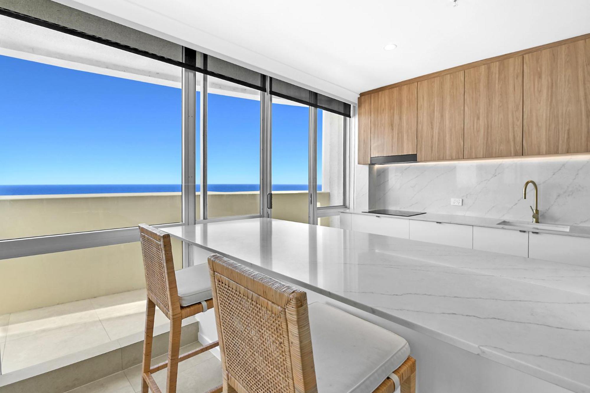 Breathtaking Ocean View & Beachside 3 Bedrooms Apartment