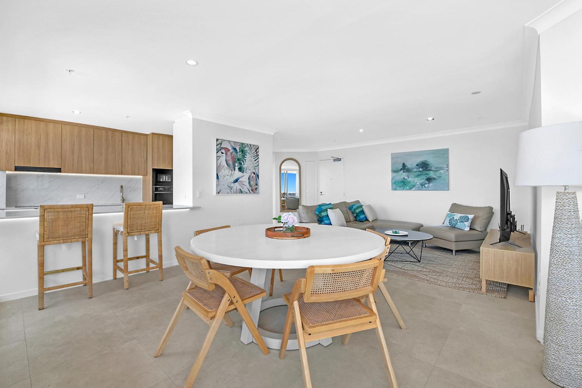 Breathtaking Ocean View & Beachside 3 Bedrooms Apartment