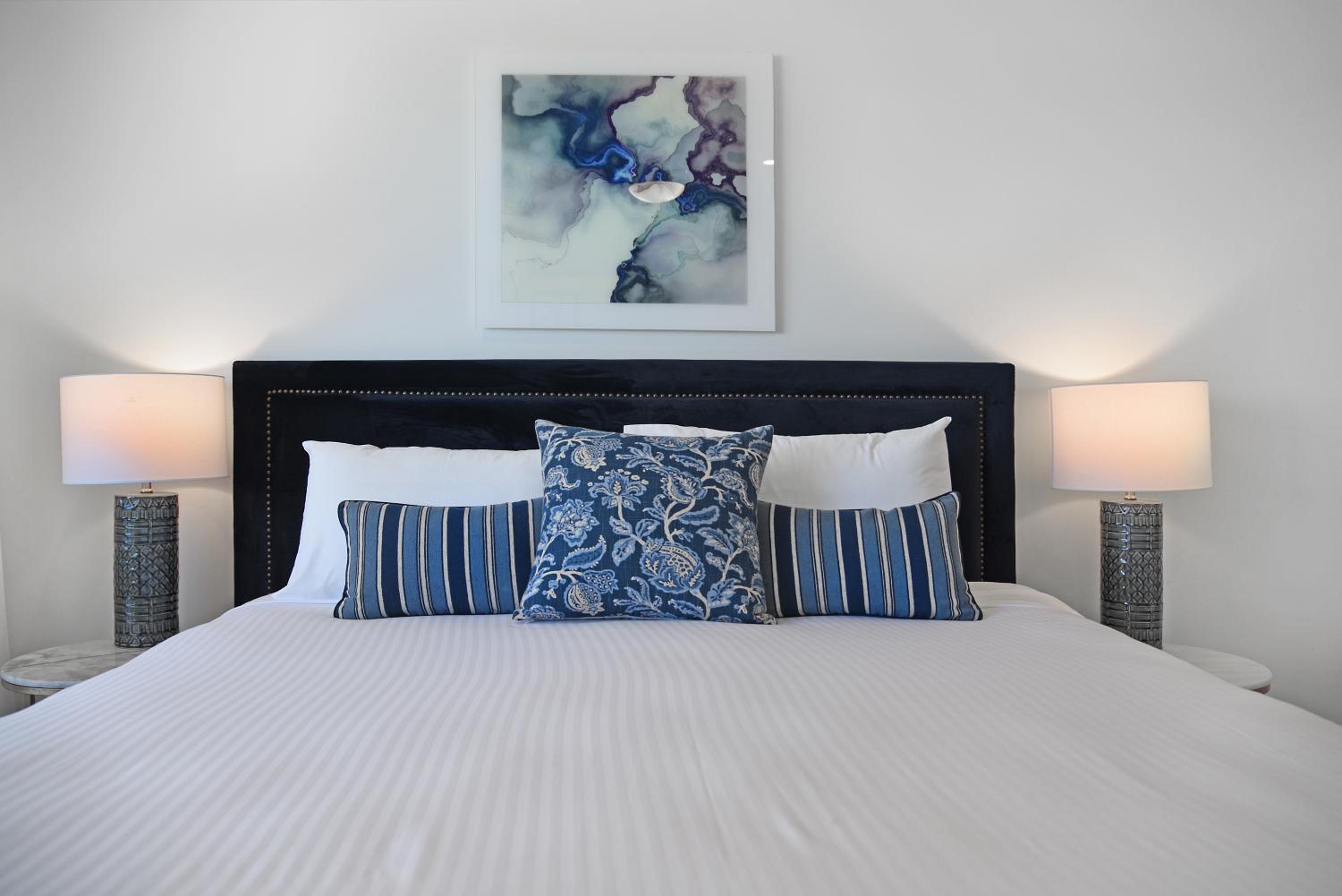 Breathtaking Ocean View & Beachside 3 Bedrooms Apartment
