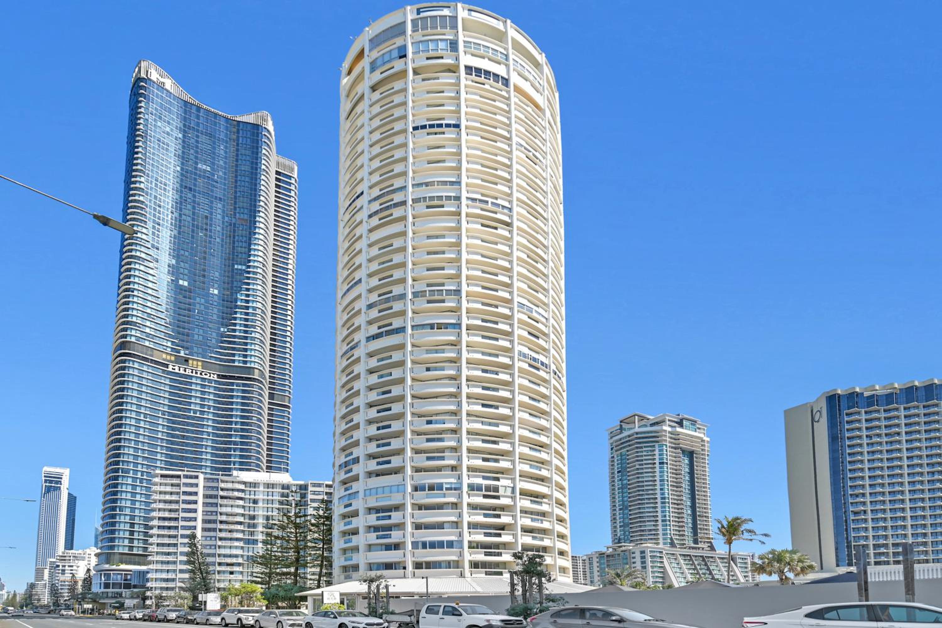 Breathtaking Ocean View & Beachside 3 Bedrooms Apartment
